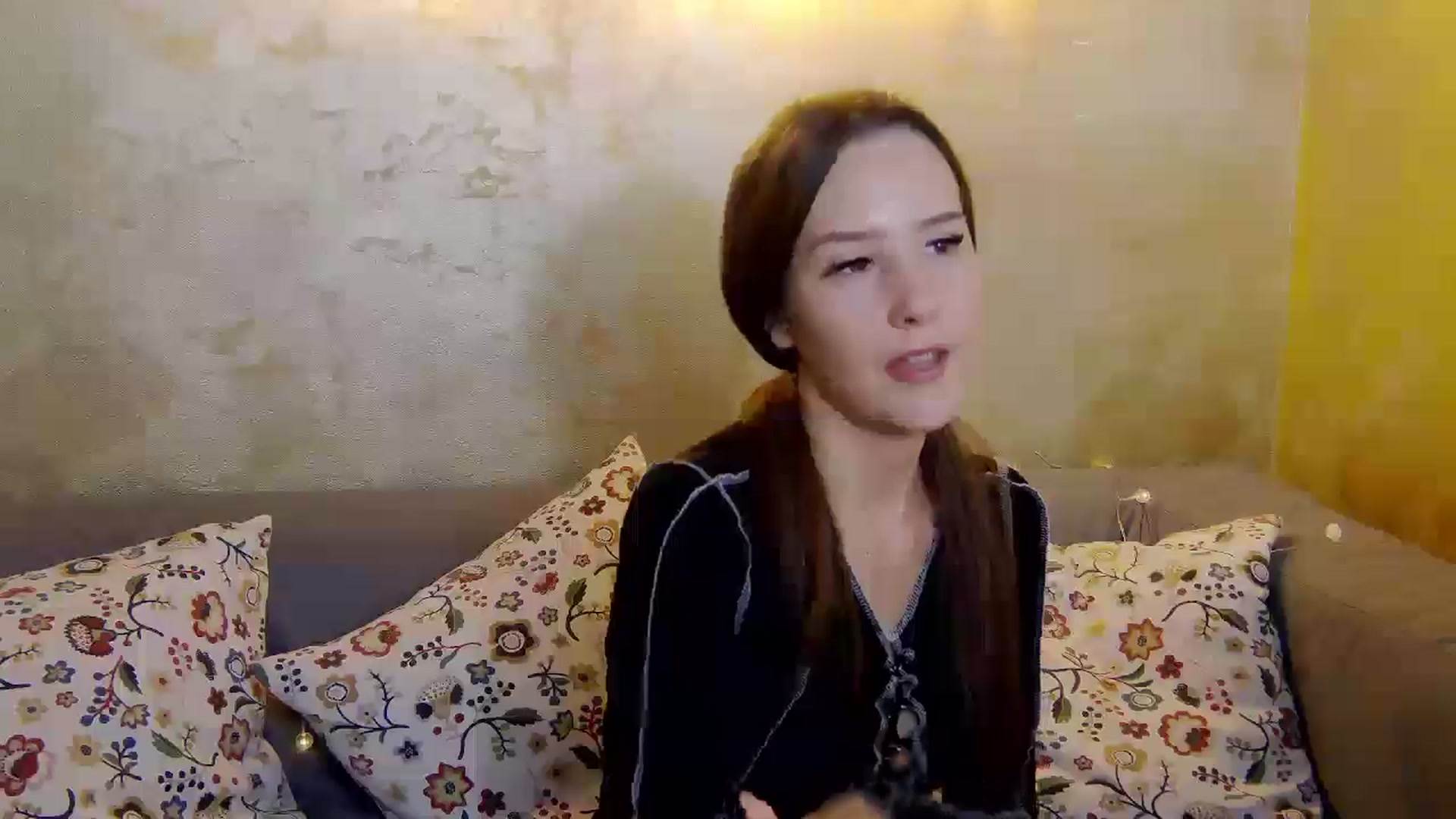 Gallery image thumbnail from Radiance's myfreecams stream on, 12/30/2024, 18:16 image 8 of 20