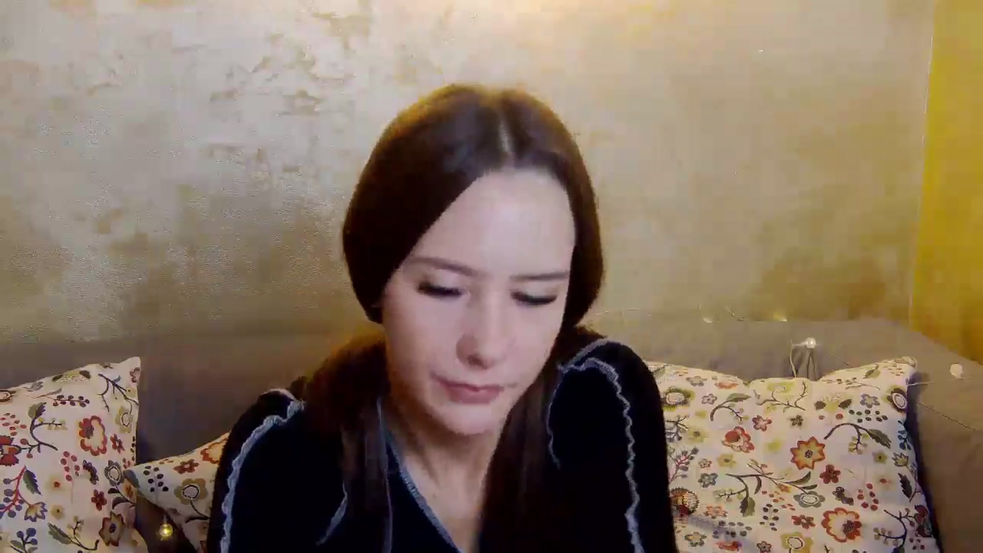 Gallery image thumbnail from Radiance's myfreecams stream on, 12/30/2024, 18:16 image 12 of 20