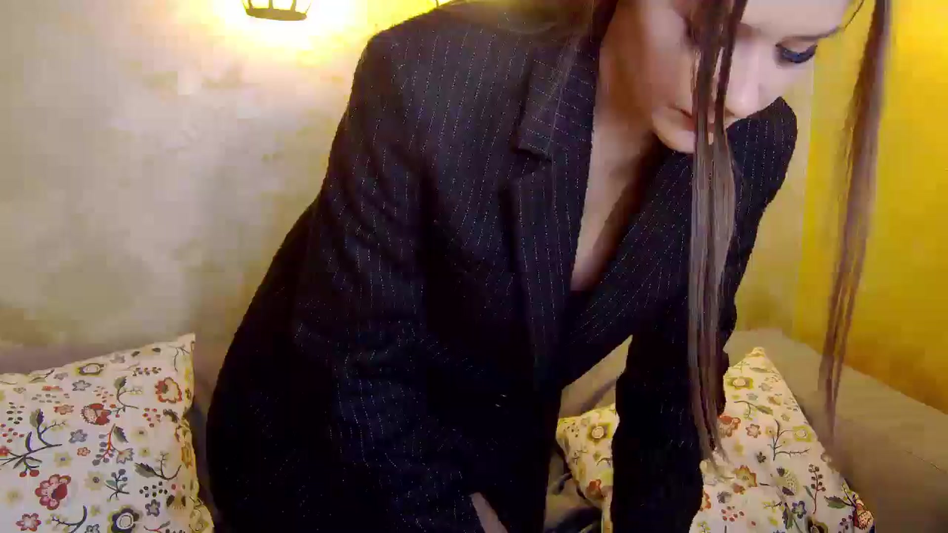 Gallery image thumbnail from Radiance's myfreecams stream on, 01/05/2025, 15:41 image 6 of 20