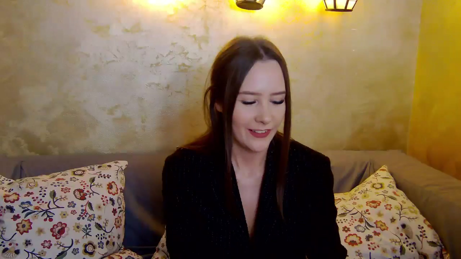 Gallery image thumbnail from Radiance's myfreecams stream on, 01/05/2025, 18:12 image 6 of 20