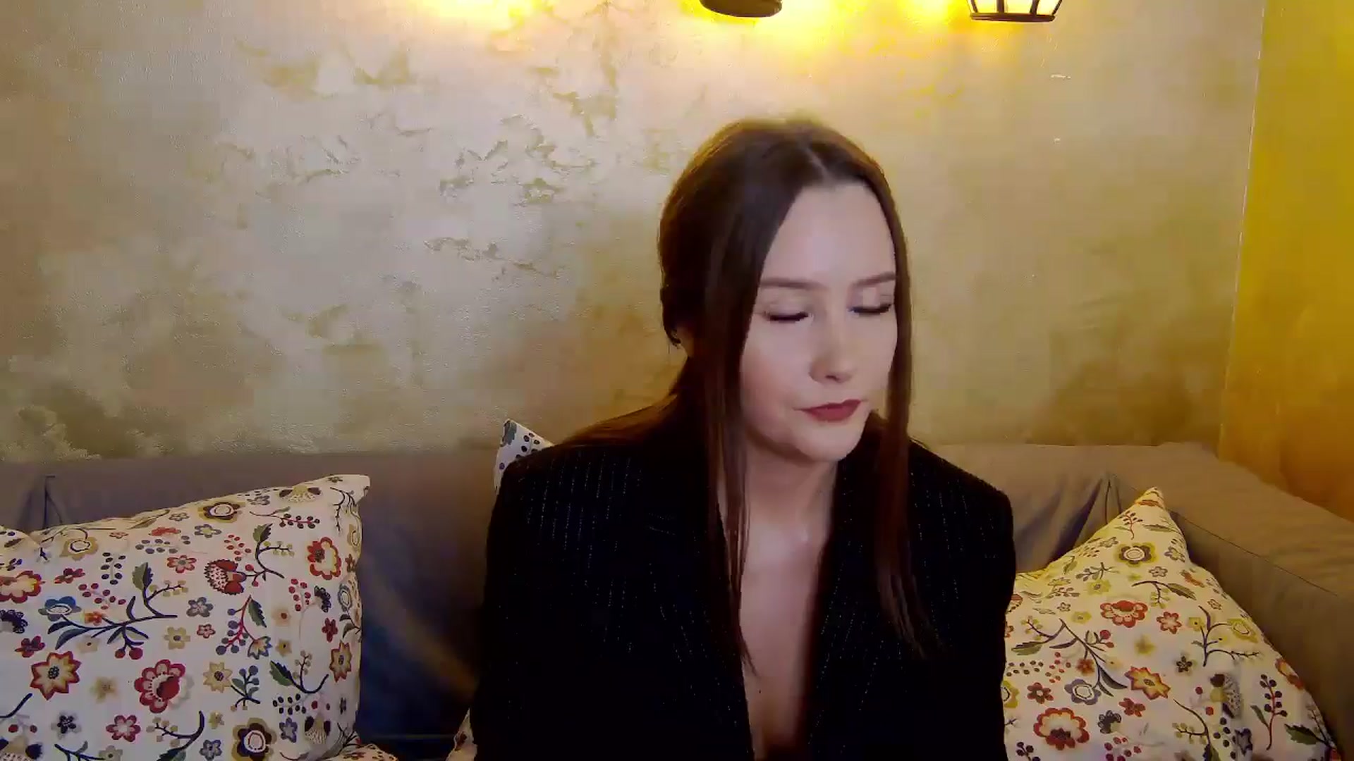 Gallery image thumbnail from Radiance's myfreecams stream on, 01/05/2025, 19:11 image 6 of 20