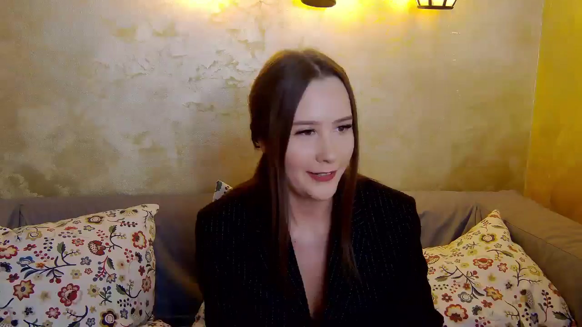 Gallery image thumbnail from Radiance's myfreecams stream on, 01/05/2025, 19:11 image 9 of 20