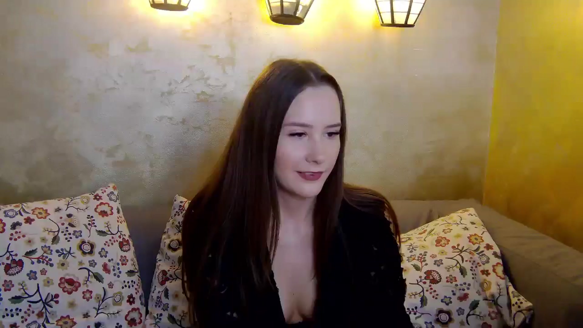Gallery image thumbnail from Radiance's myfreecams stream on, 01/08/2025, 16:34 image 1 of 20