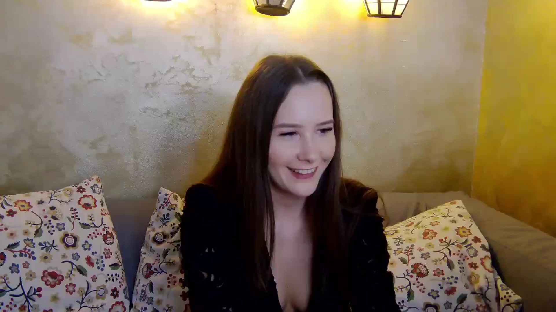 Gallery image thumbnail from Radiance's myfreecams stream on, 01/08/2025, 16:34 image 5 of 20
