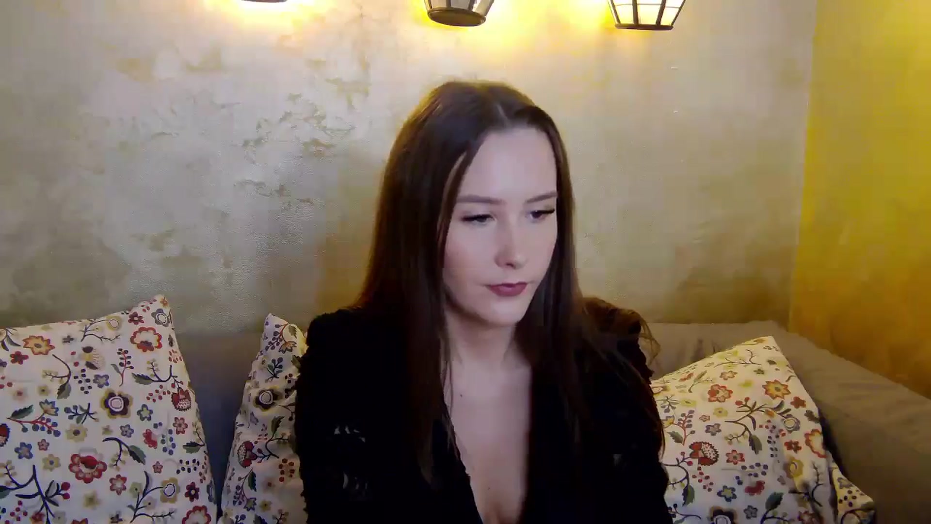 Gallery image thumbnail from Radiance's myfreecams stream on, 01/08/2025, 16:34 image 3 of 20