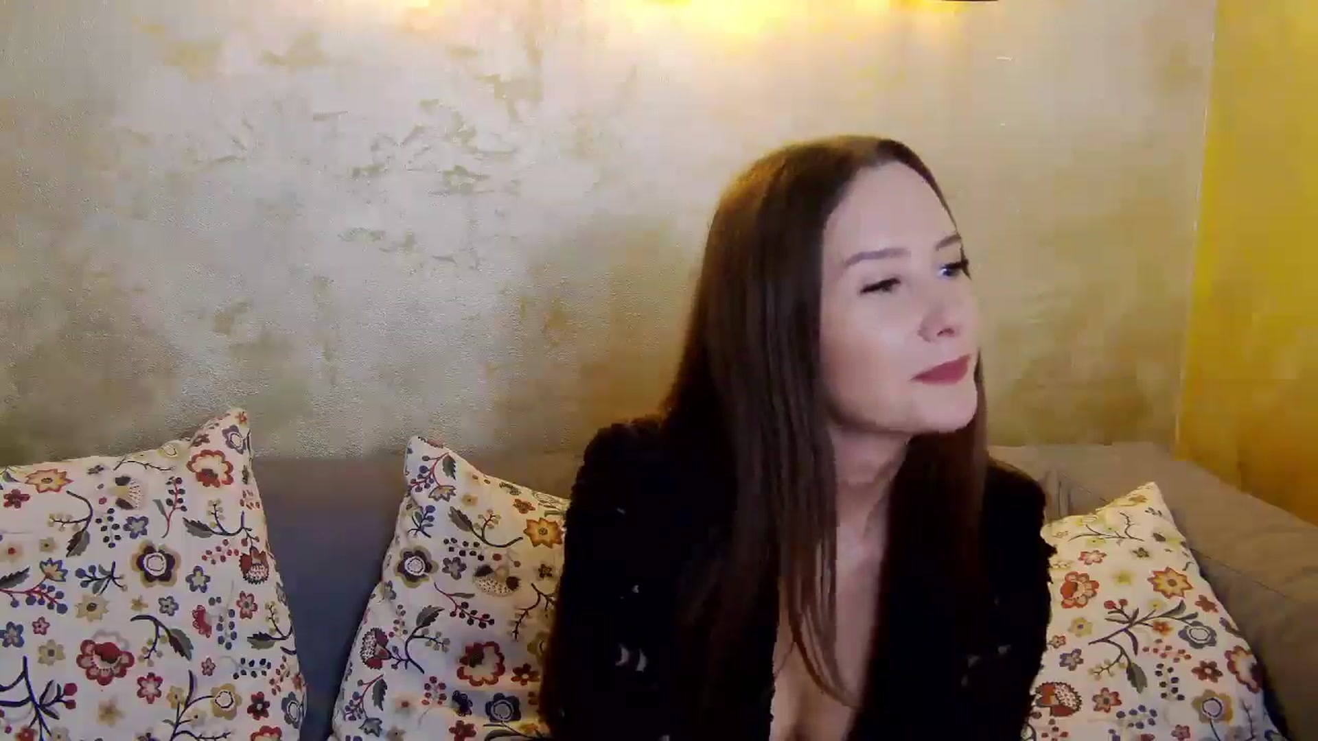 Gallery image thumbnail from Radiance's myfreecams stream on, 01/08/2025, 20:25 image 8 of 20