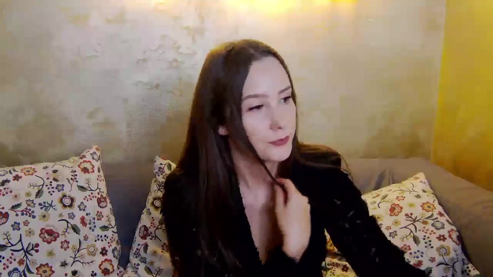 Gallery image thumbnail from Radiance's myfreecams stream on, 01/08/2025, 20:25 image 3 of 20