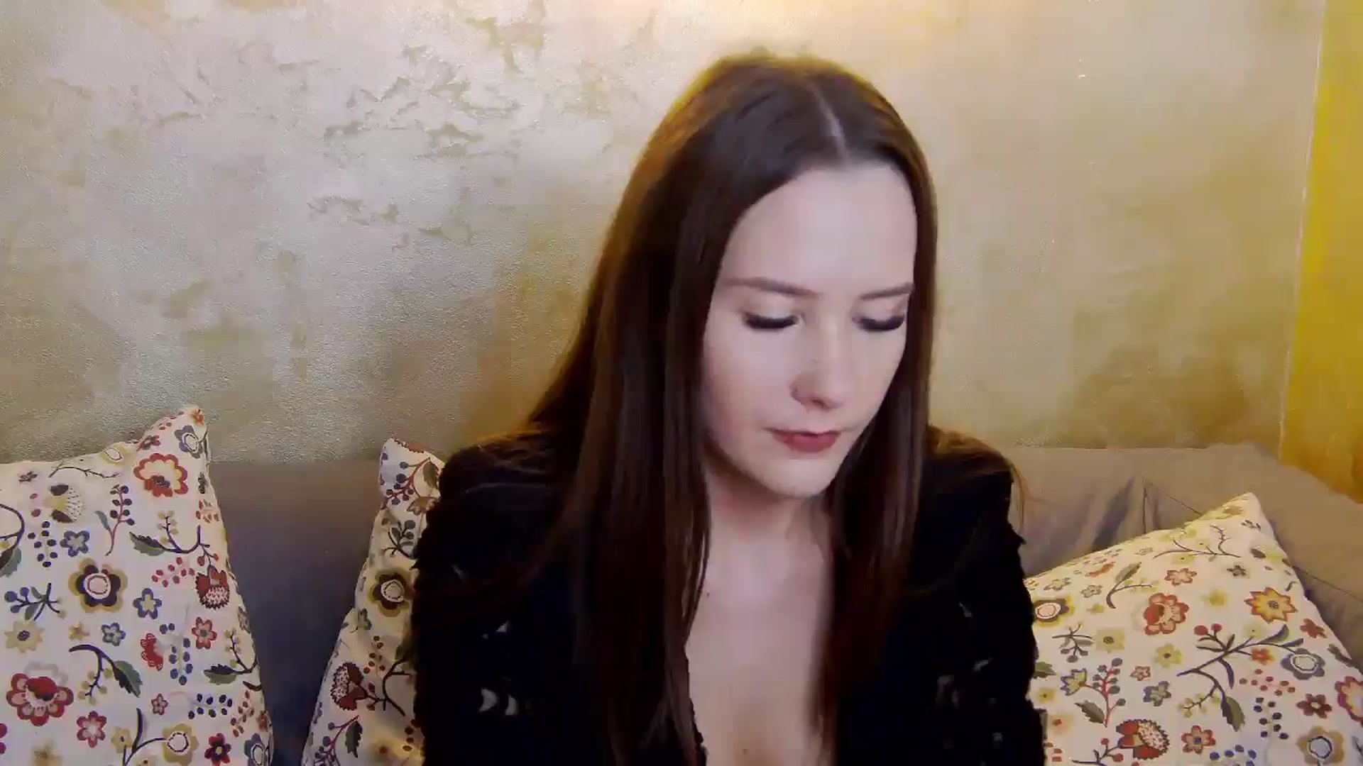Gallery image thumbnail from Radiance's myfreecams stream on, 01/08/2025, 20:25 image 4 of 20