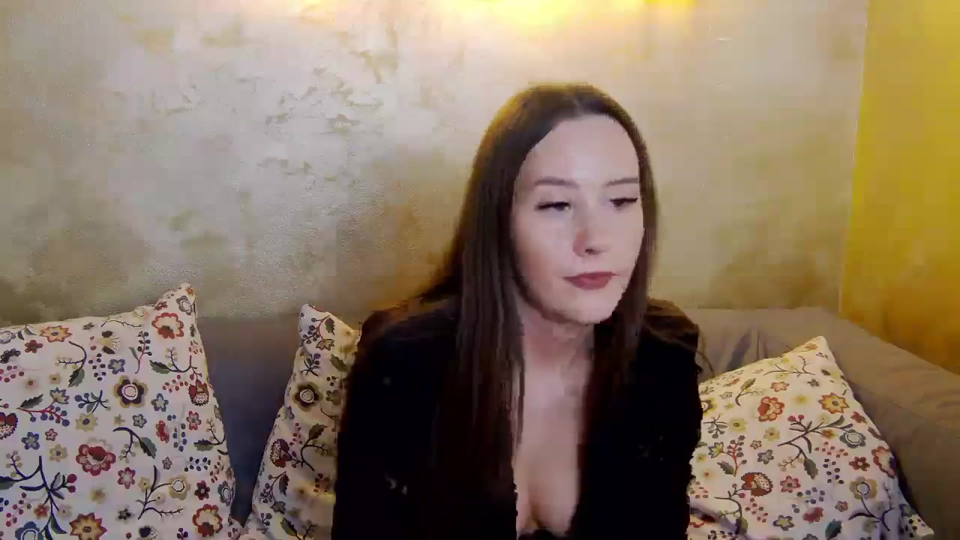 Gallery image thumbnail from Radiance's myfreecams stream on, 01/08/2025, 20:25 image 2 of 20