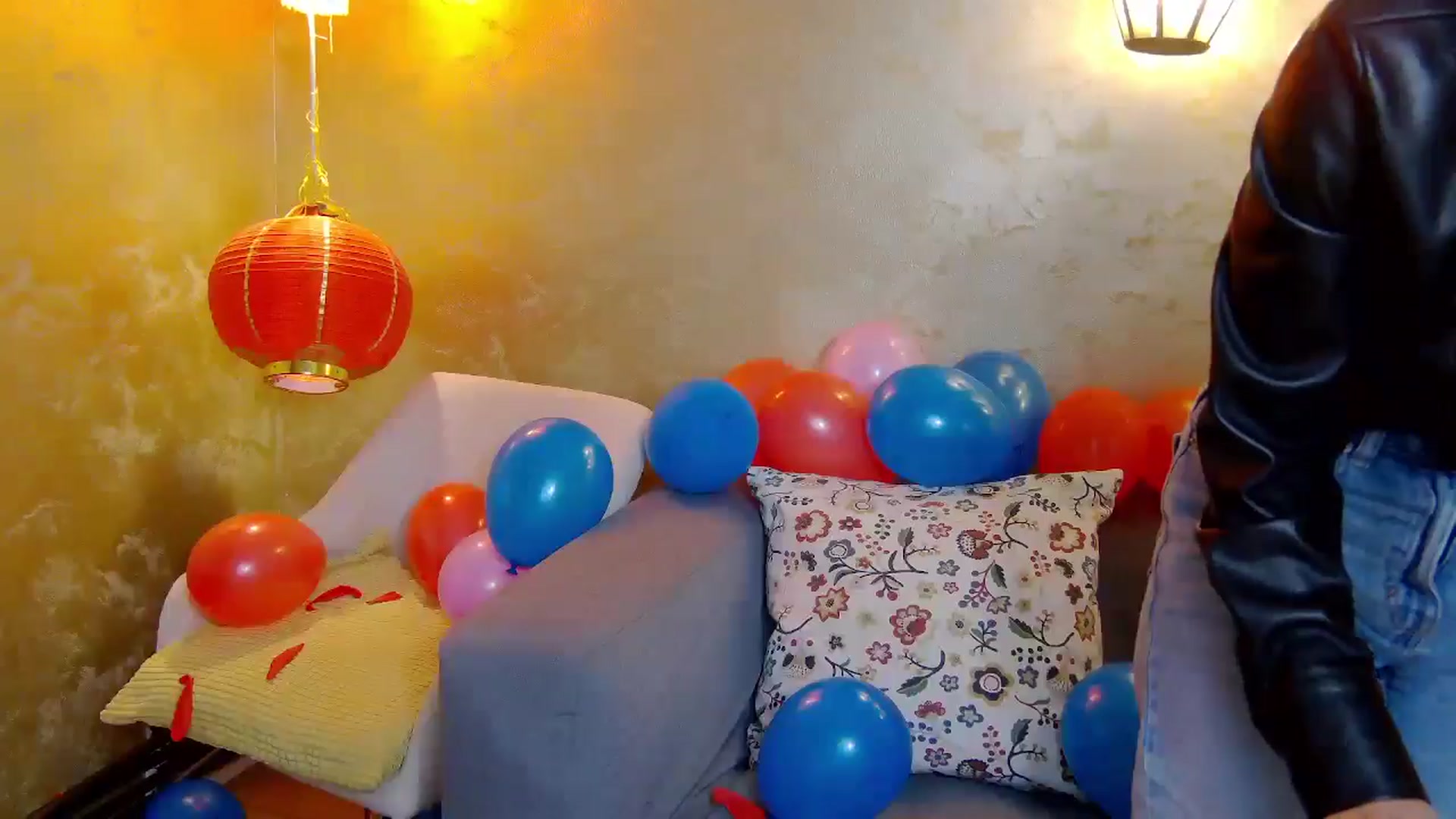 Gallery image thumbnail from Radiance's myfreecams stream on, 02/07/2025, 16:09 image 10 of 20