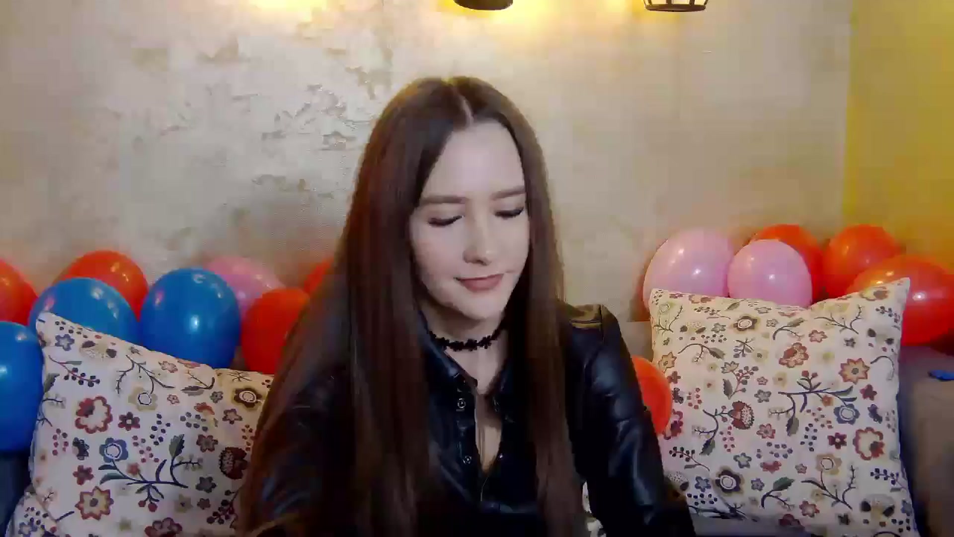 Gallery image thumbnail from Radiance's myfreecams stream on, 02/07/2025, 17:57 image 7 of 20
