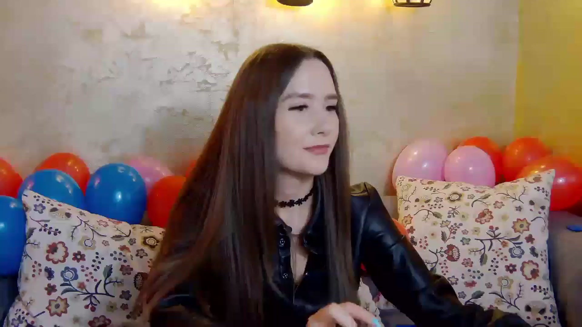 Gallery image thumbnail from Radiance's myfreecams stream on, 02/07/2025, 17:57 image 6 of 20