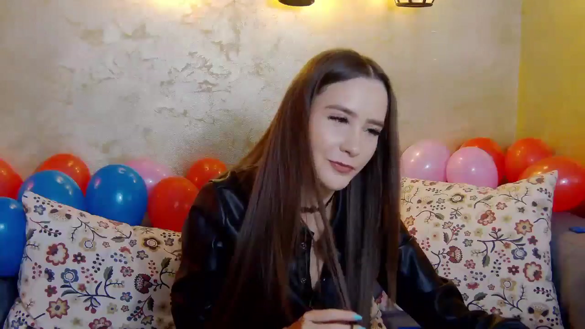 Gallery image thumbnail from Radiance's myfreecams stream on, 02/07/2025, 17:57 image 11 of 20