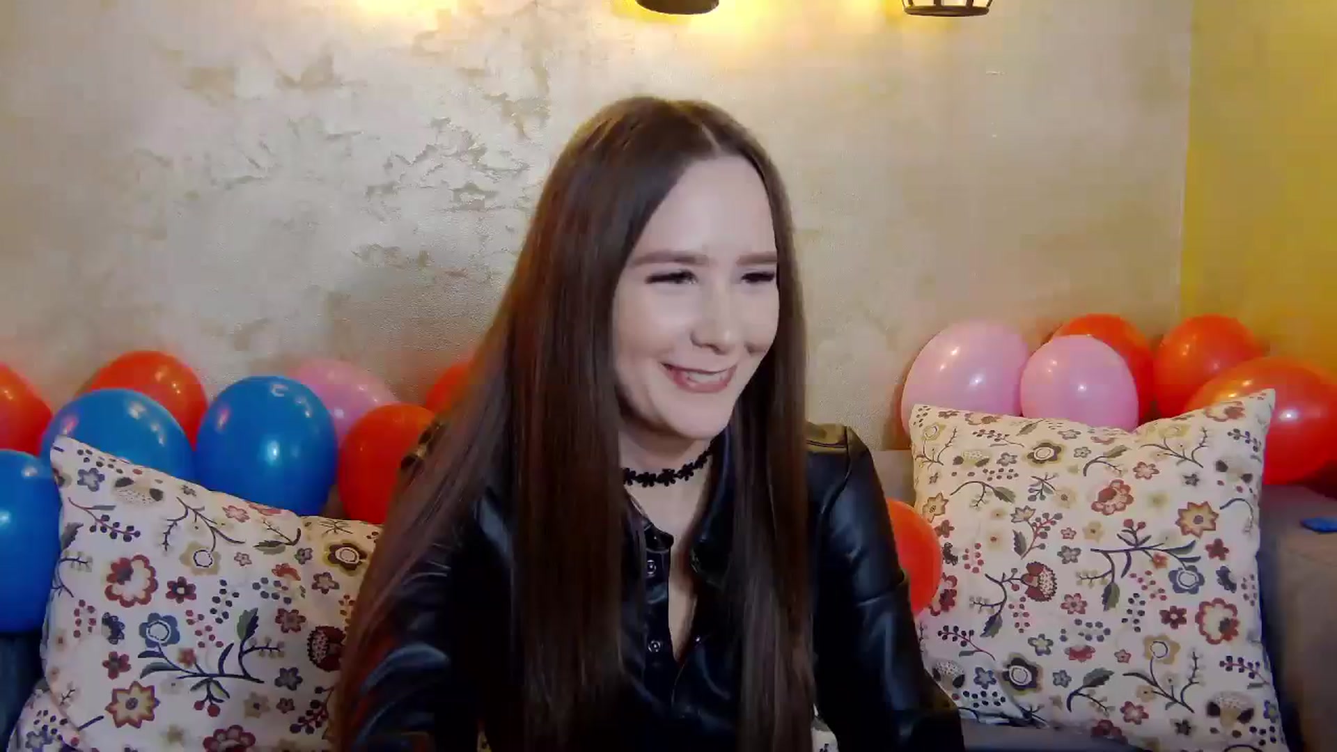 Gallery image thumbnail from Radiance's myfreecams stream on, 02/07/2025, 17:57 image 1 of 20