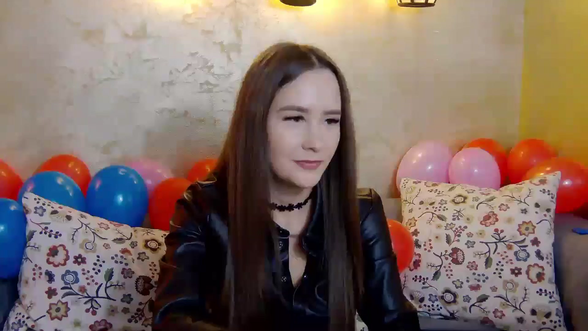 Gallery image thumbnail from Radiance's myfreecams stream on, 02/07/2025, 17:57 image 3 of 20