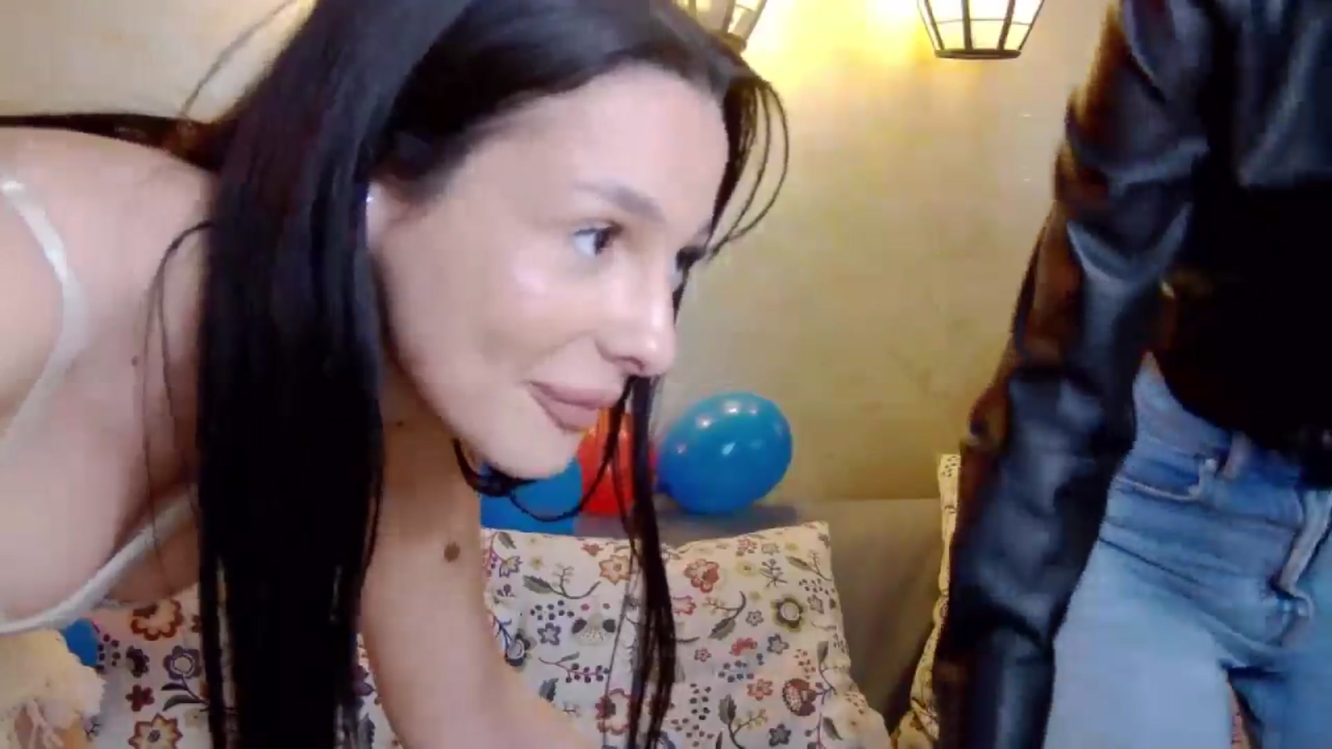 Gallery image thumbnail from Radiance's myfreecams stream on, 02/07/2025, 19:59 image 12 of 20