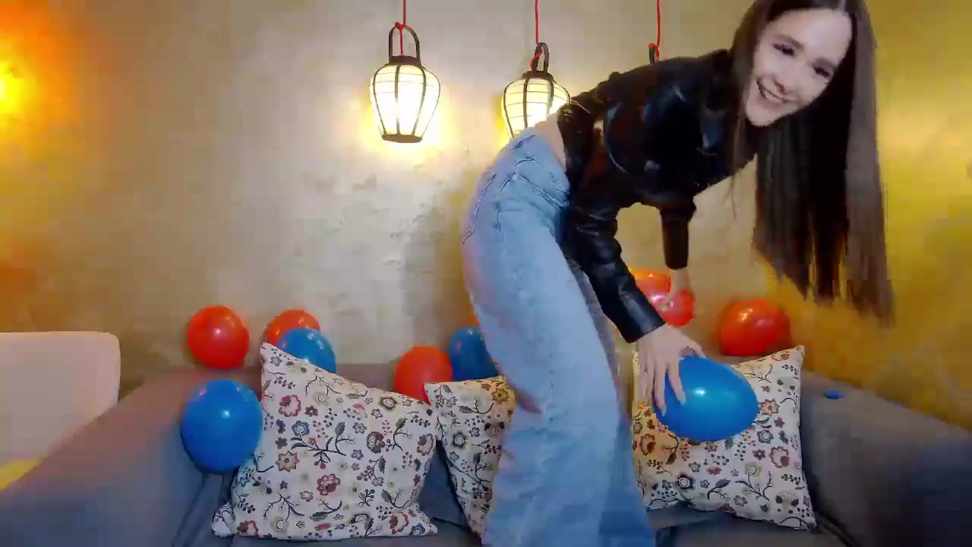 Gallery image thumbnail from Radiance's myfreecams stream on, 02/07/2025, 21:20 image 12 of 20