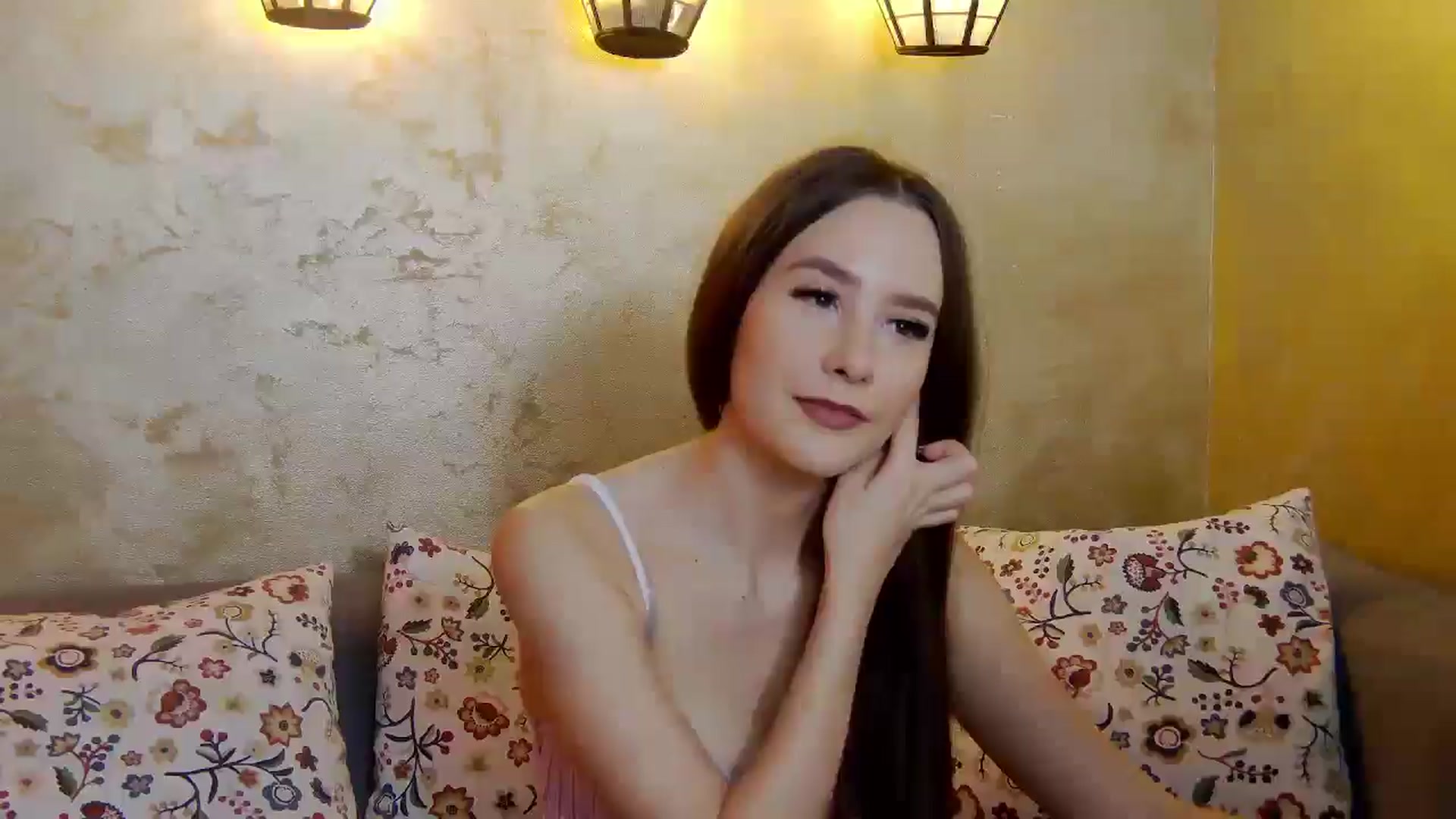 Gallery image thumbnail from Radiance's myfreecams stream on, 03/08/2025, 20:36 image 2 of 20