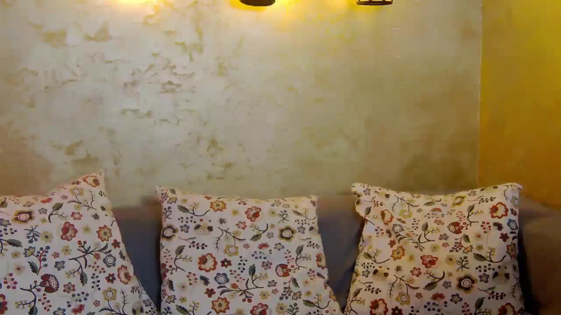 Gallery image thumbnail from Radiance's myfreecams stream on, 03/10/2025, 18:38 image 14 of 20