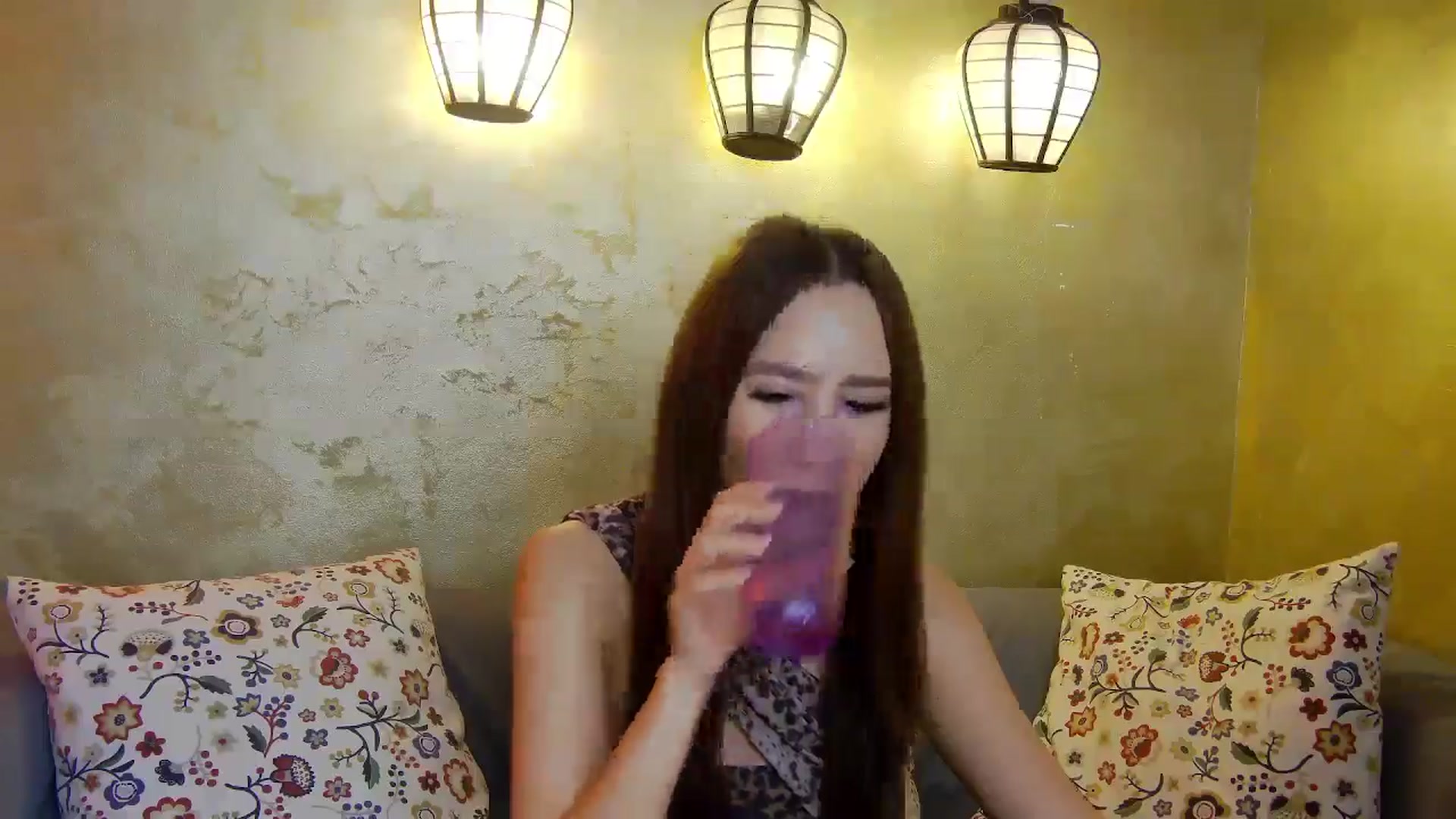 Gallery image thumbnail from Radiance's myfreecams stream on, 03/15/2025, 14:17 image 5 of 20