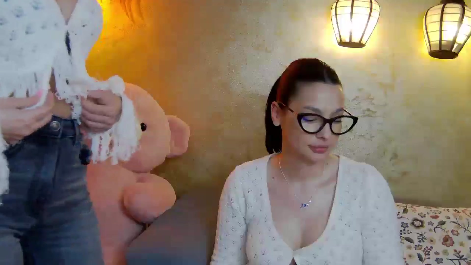 Gallery image thumbnail from Radiance's myfreecams stream on, 03/21/2025, 21:00 image 19 of 20