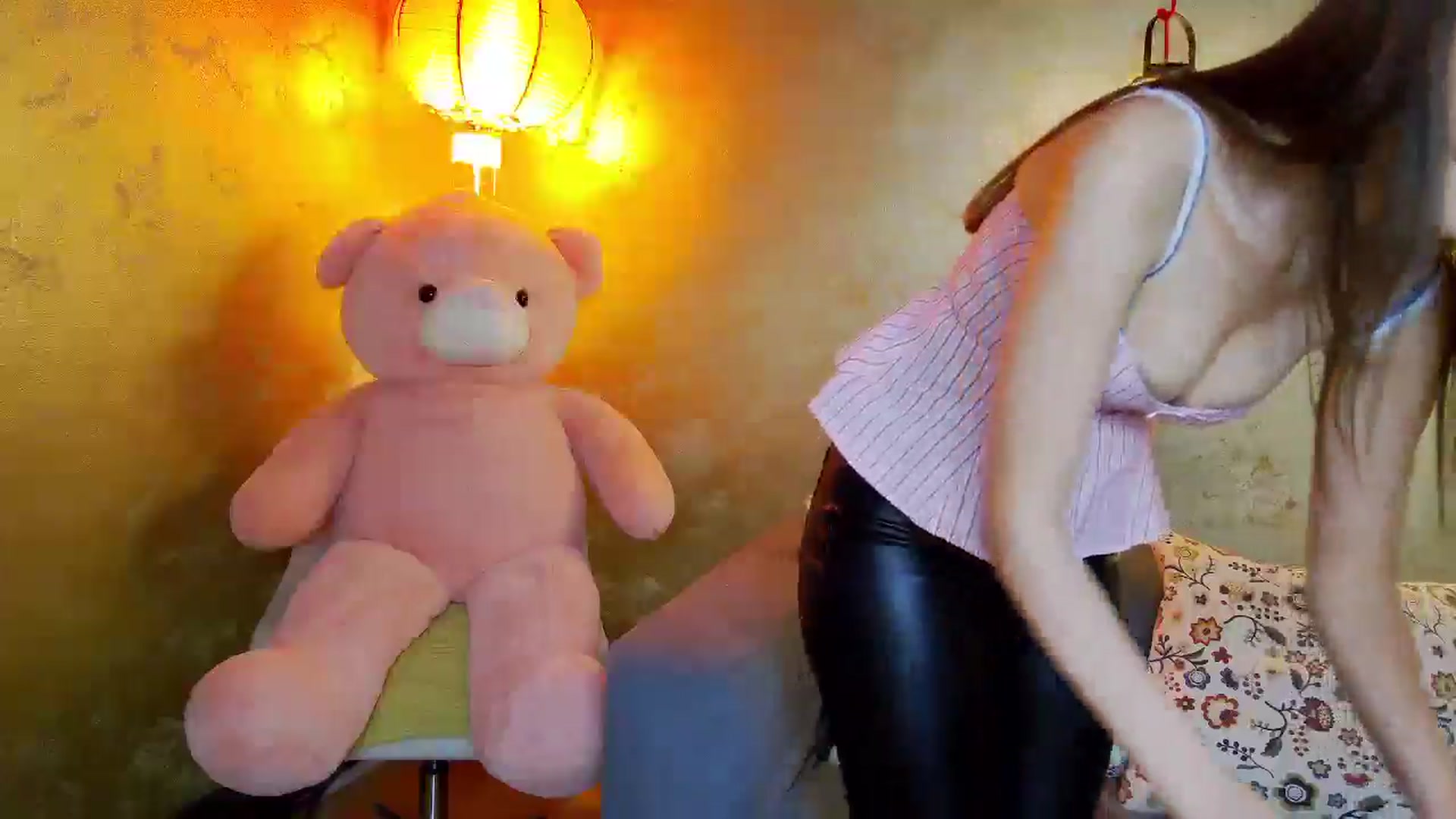 Gallery image thumbnail from Radiance's myfreecams stream on, 04/04/2025, 12:46 image 15 of 20