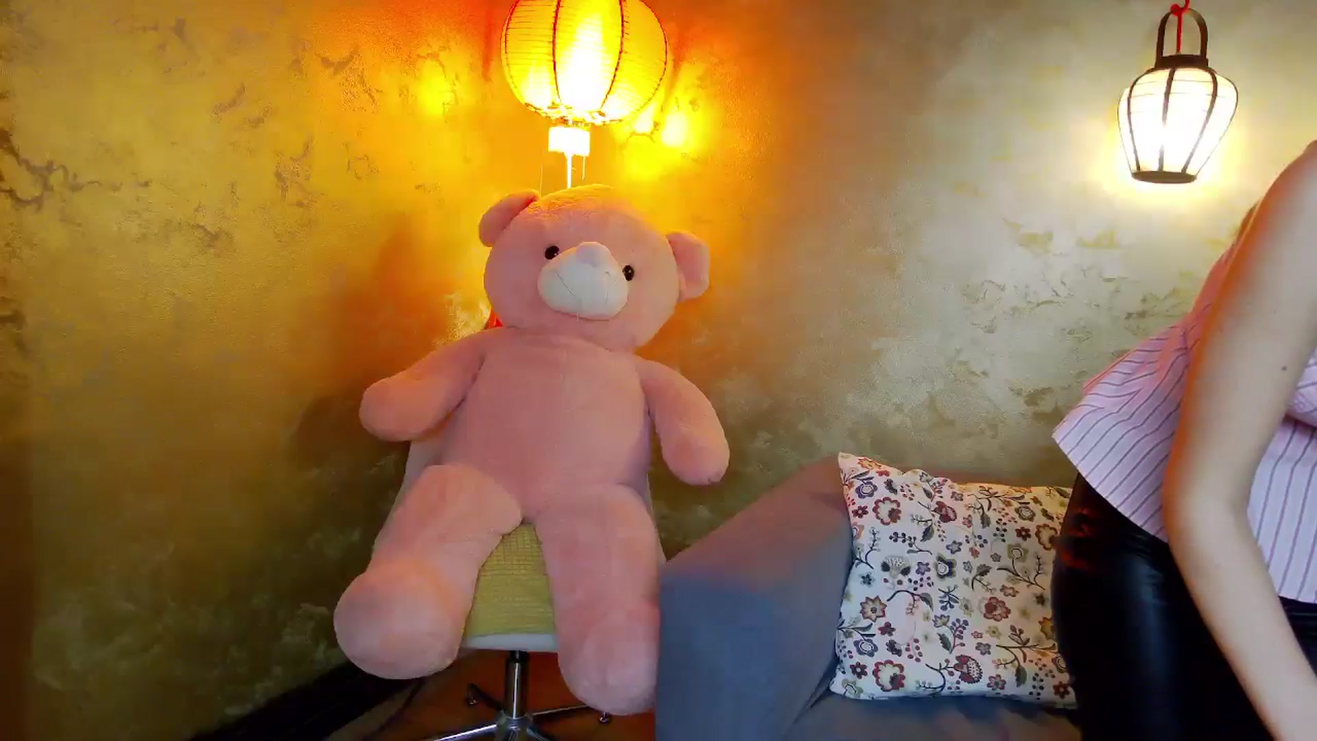 Gallery image thumbnail from Radiance's myfreecams stream on, 04/04/2025, 14:25 image 11 of 20