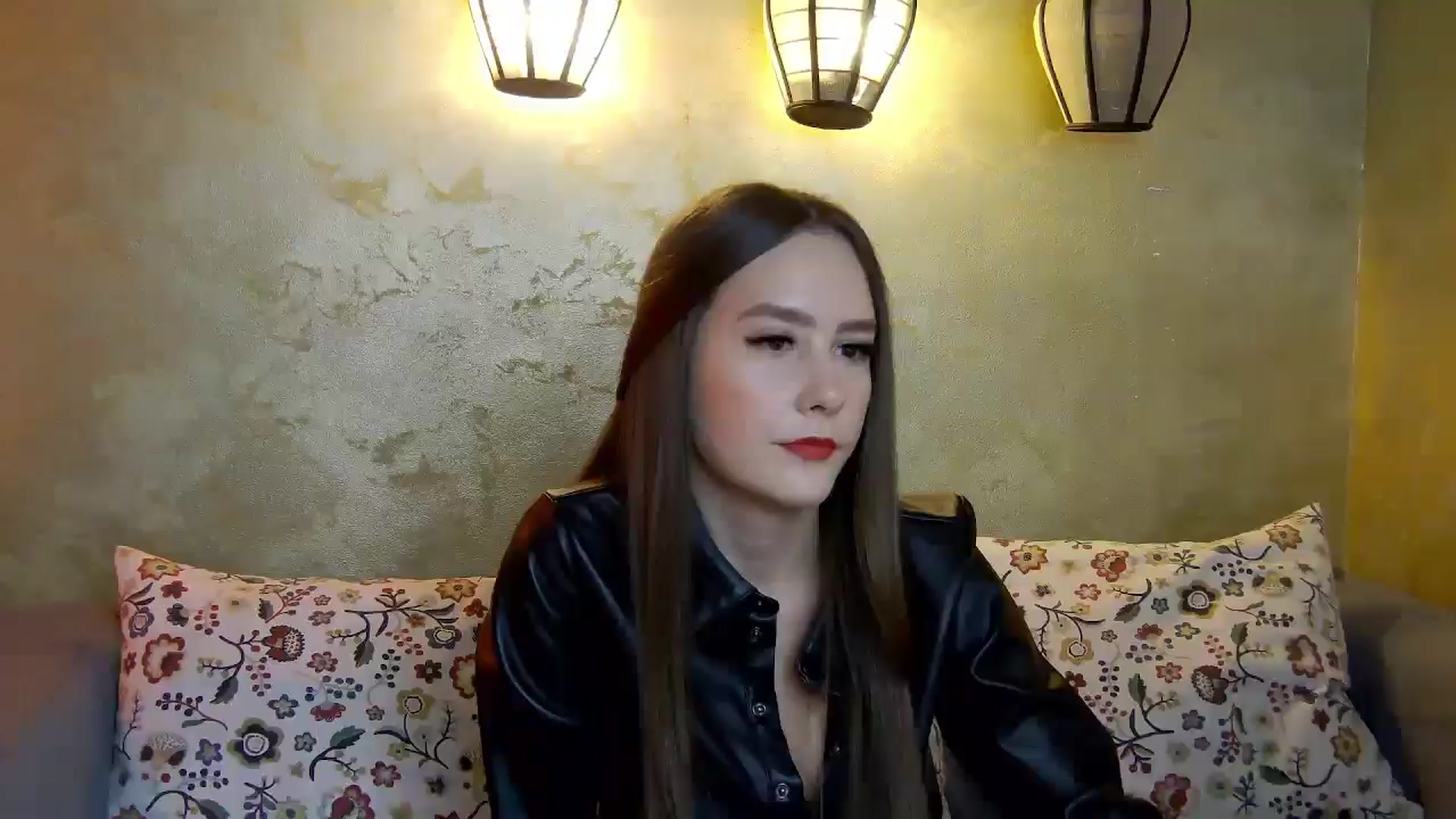 Gallery image thumbnail from Radiance's myfreecams stream on, 04/08/2025, 14:30 image 14 of 20