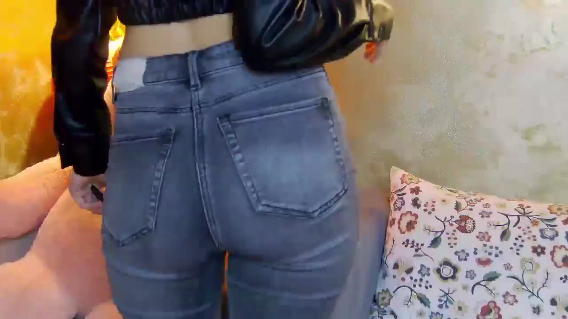 Gallery image thumbnail from Radiance's myfreecams stream on, 04/08/2025, 14:30 image 11 of 20