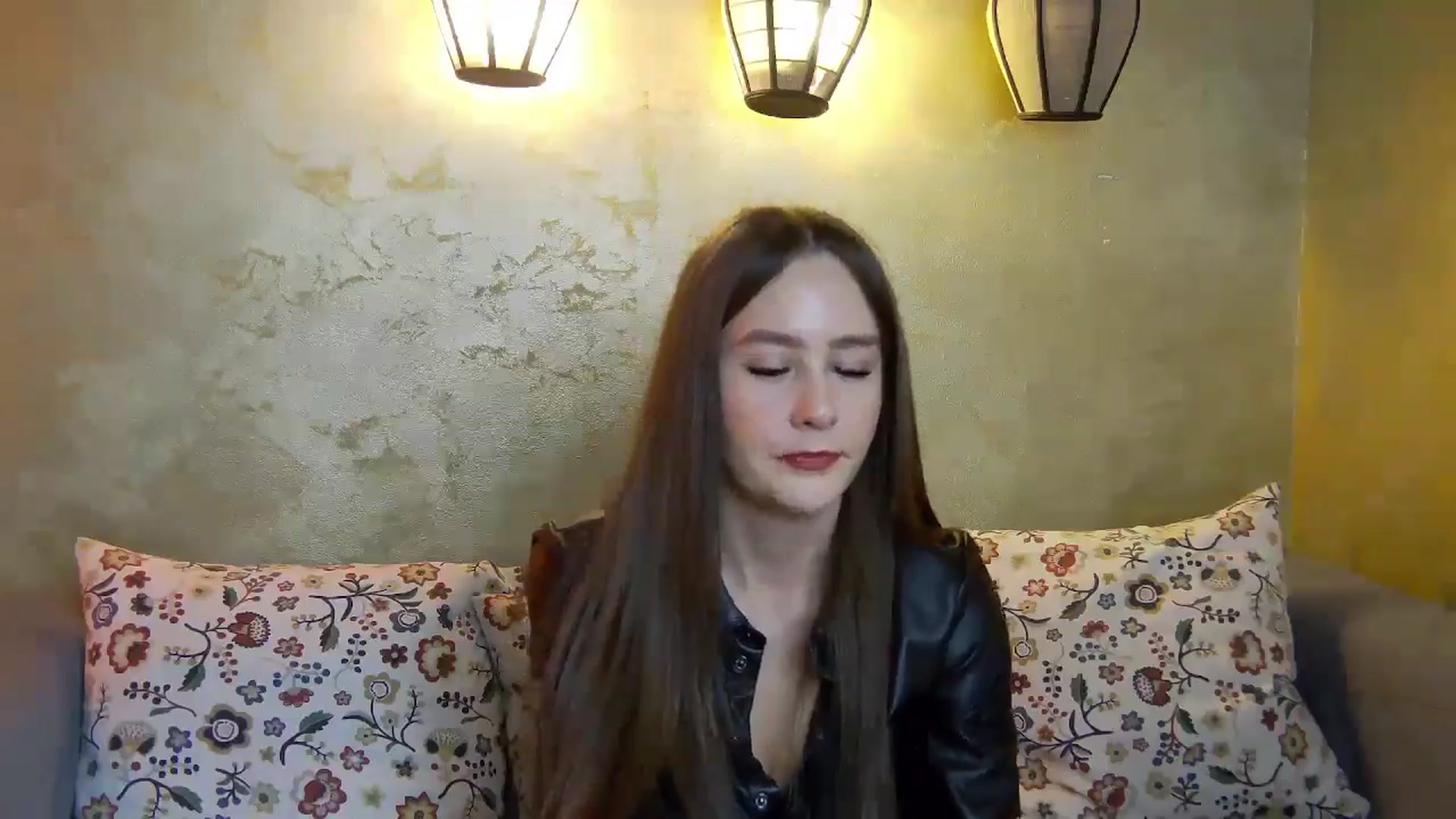 Gallery image thumbnail from Radiance's myfreecams stream on, 04/08/2025, 18:09 image 10 of 20