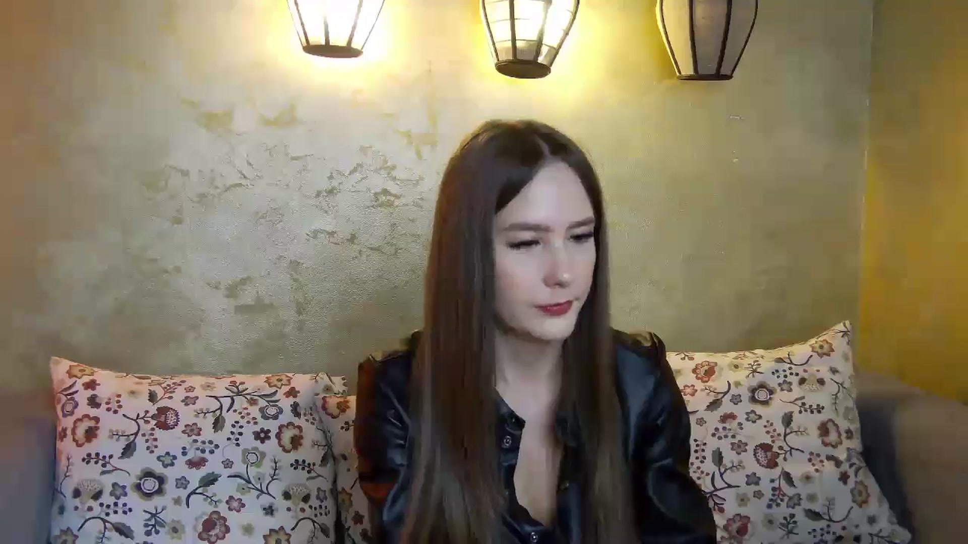 Gallery image thumbnail from Radiance's myfreecams stream on, 04/08/2025, 18:09 image 11 of 20