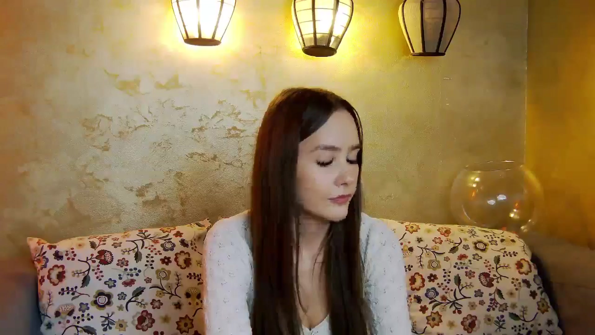 Gallery image thumbnail from Radiance's myfreecams stream on, 04/14/2025, 15:31 image 12 of 20