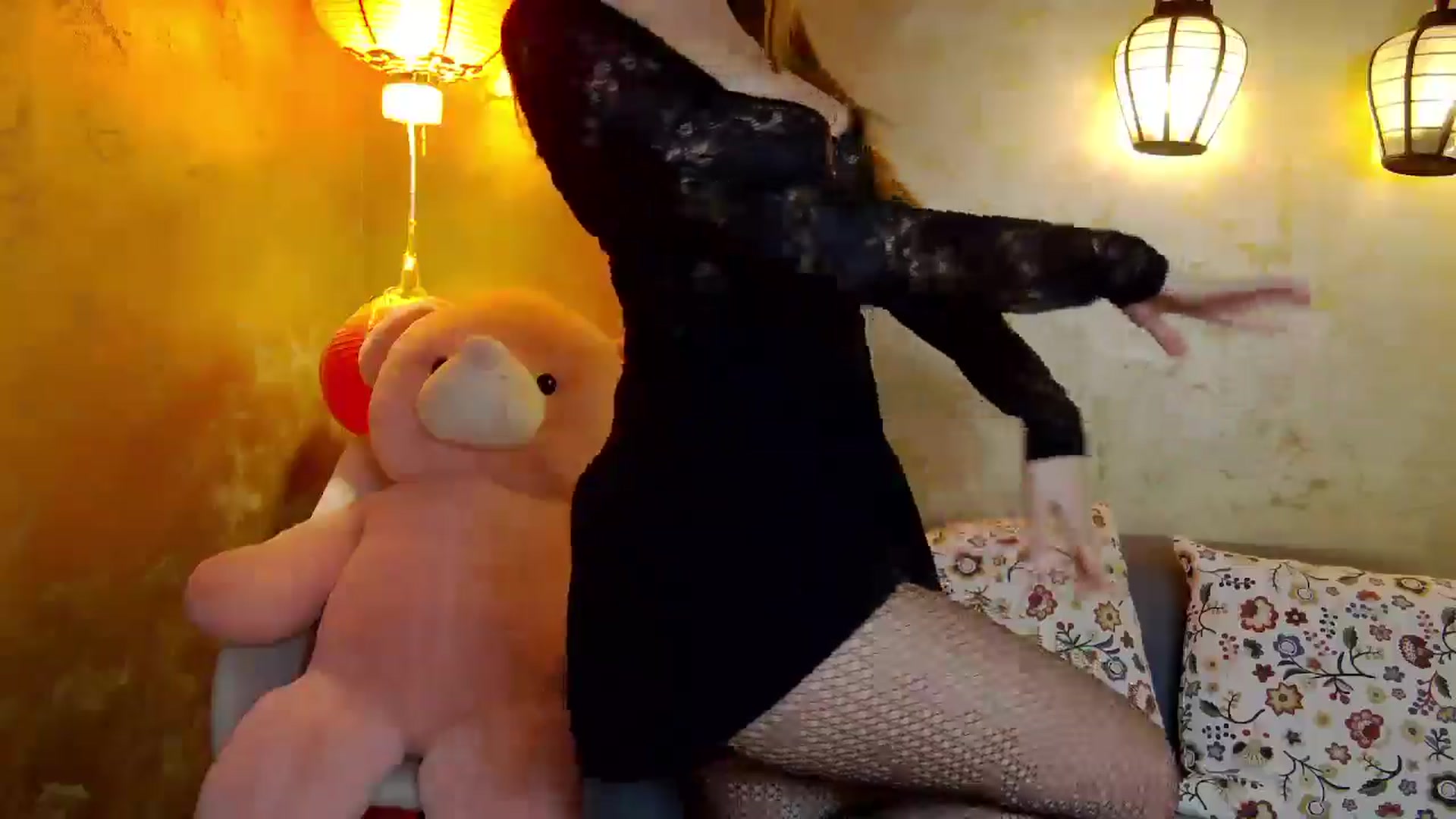Gallery image thumbnail from Radiance's myfreecams stream on, 04/15/2025, 20:35 image 10 of 20
