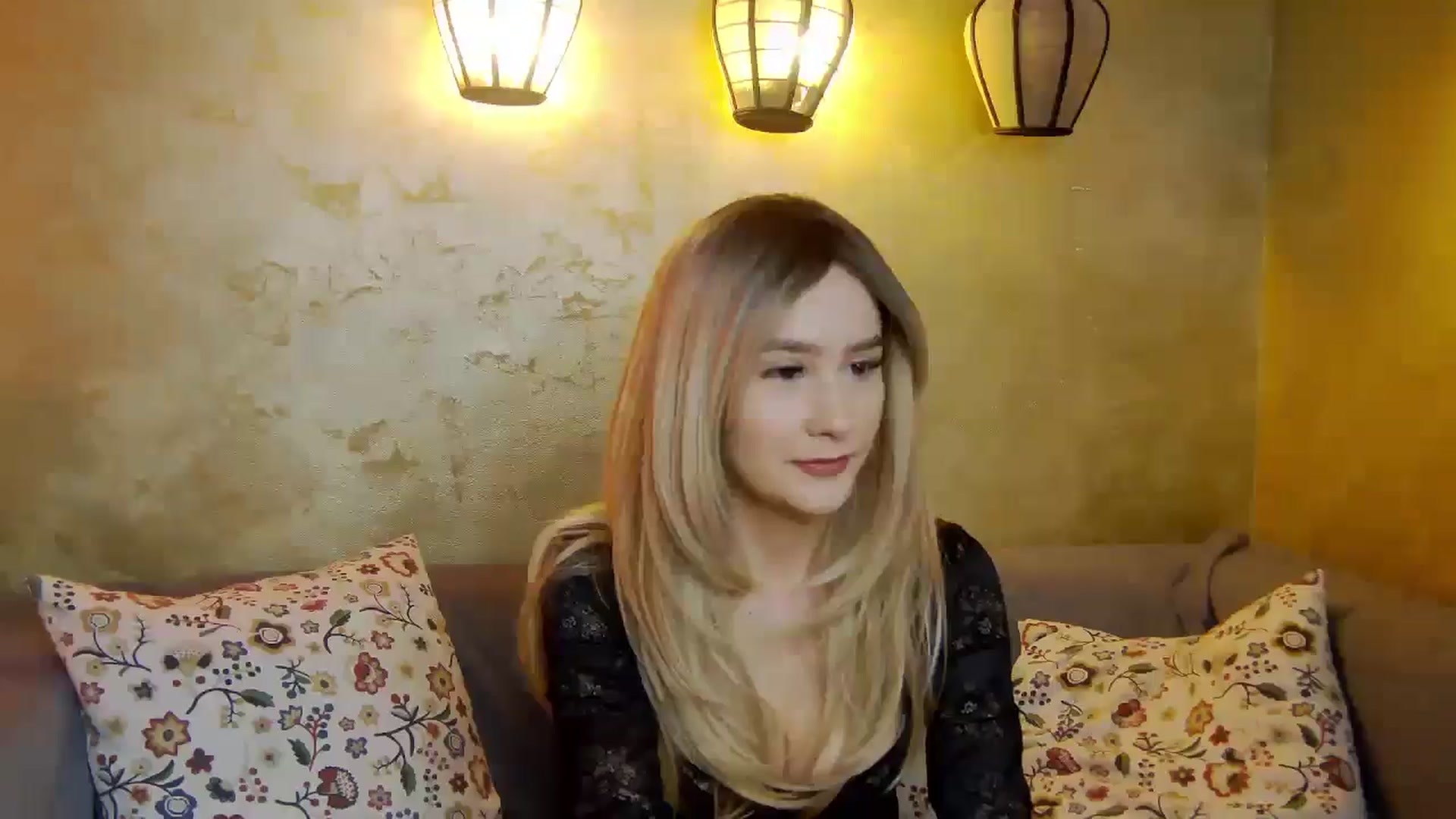 Gallery image thumbnail from Radiance's myfreecams stream on, 04/27/2025, 14:57 image 7 of 20