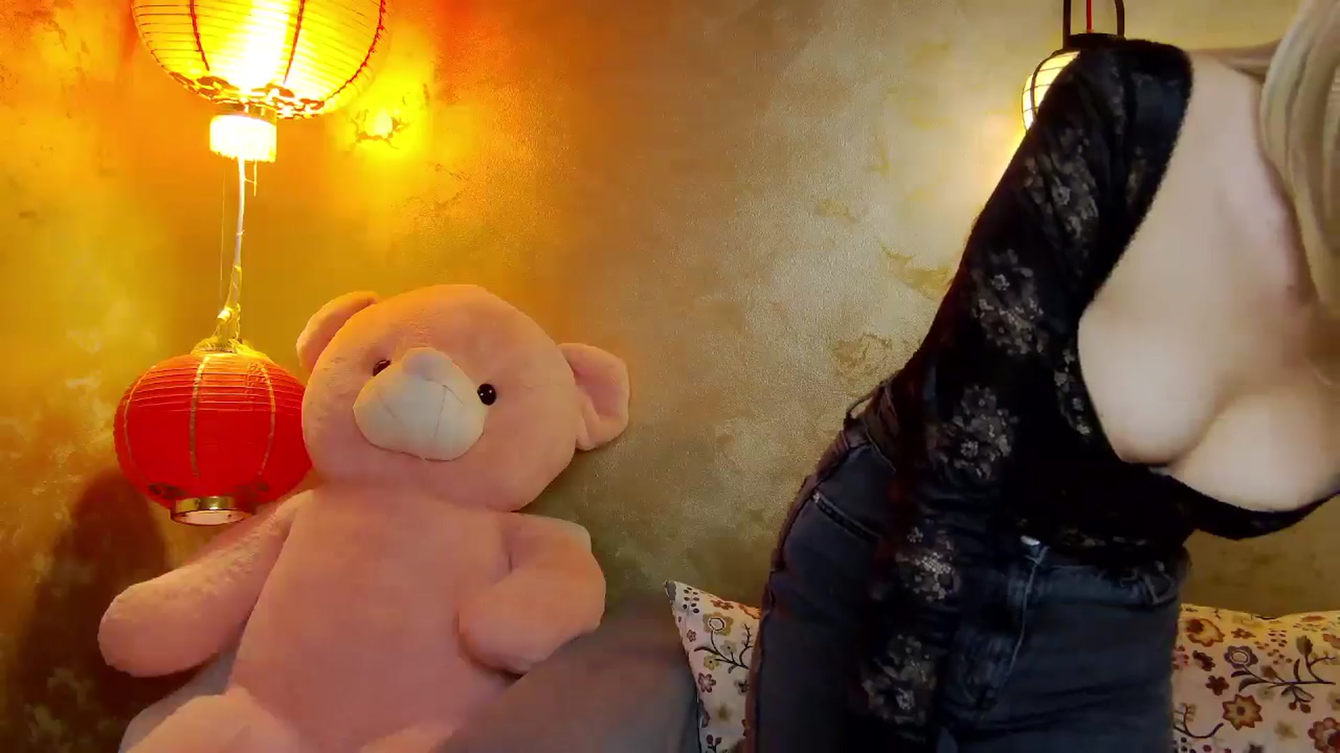 Gallery image thumbnail from Radiance's myfreecams stream on, 04/27/2025, 14:57 image 18 of 20