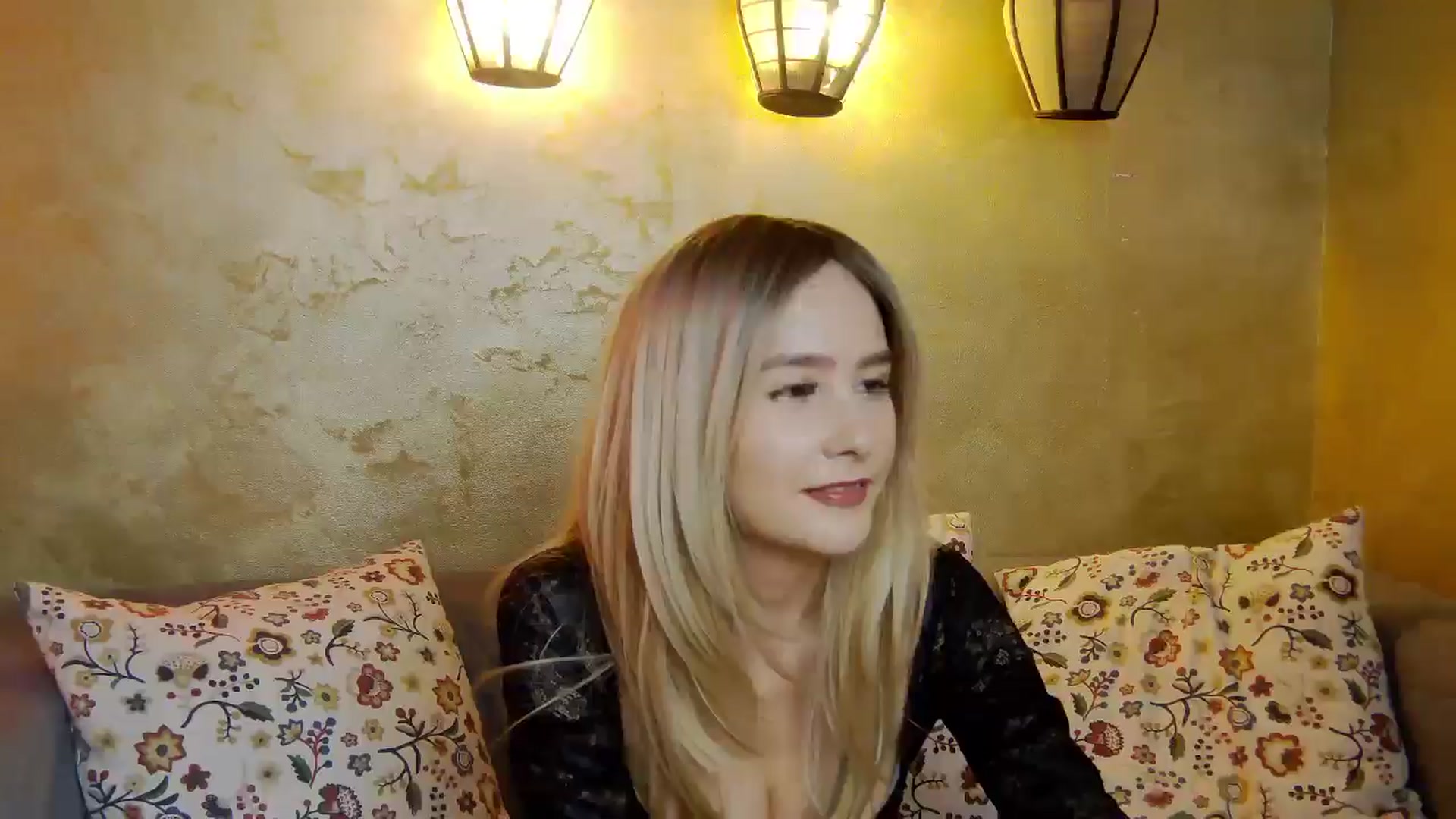 Gallery image thumbnail from Radiance's myfreecams stream on, 04/27/2025, 16:06 image 10 of 20