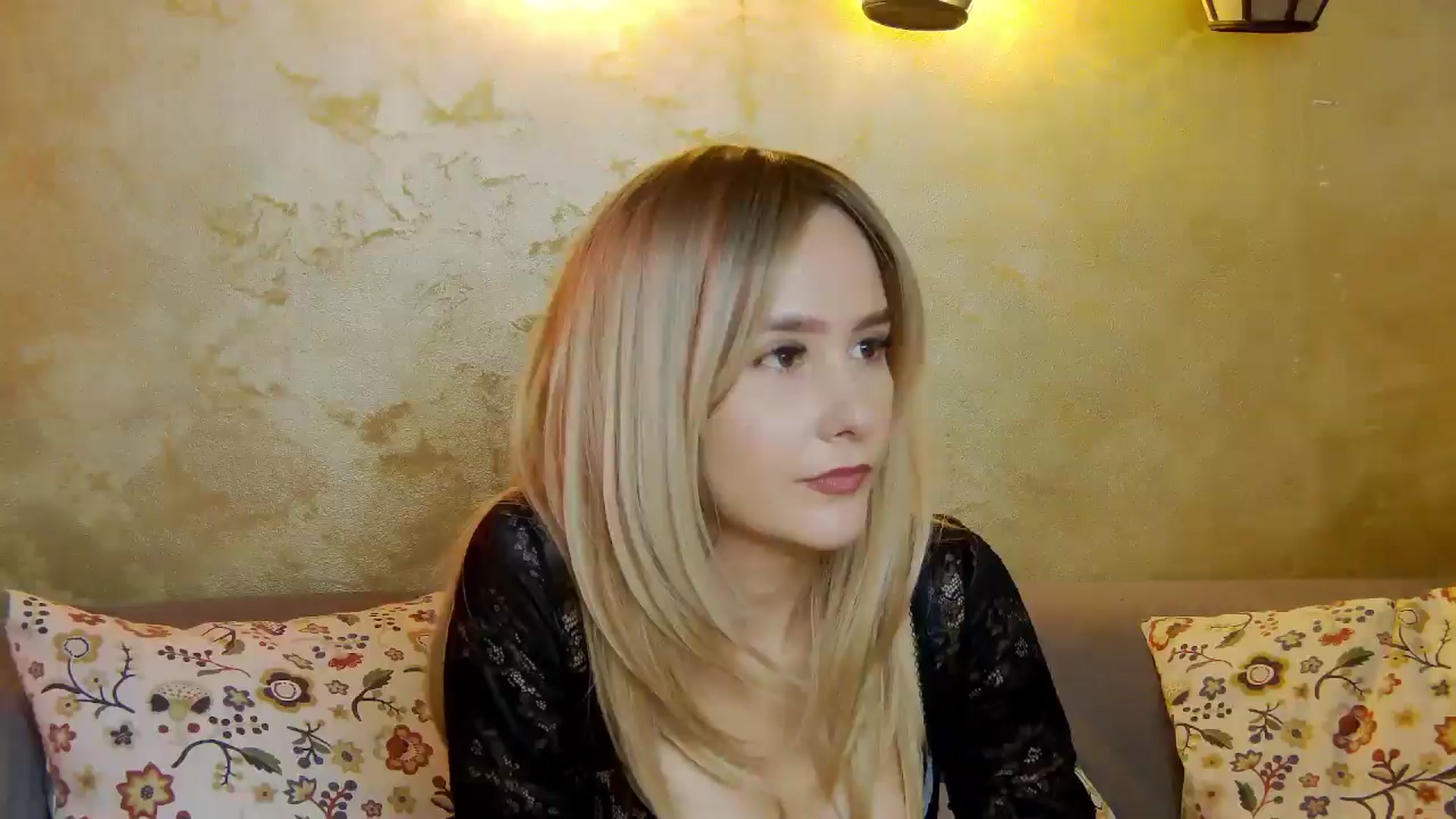 Gallery image thumbnail from Radiance's myfreecams stream on, 04/27/2025, 19:24 image 15 of 20
