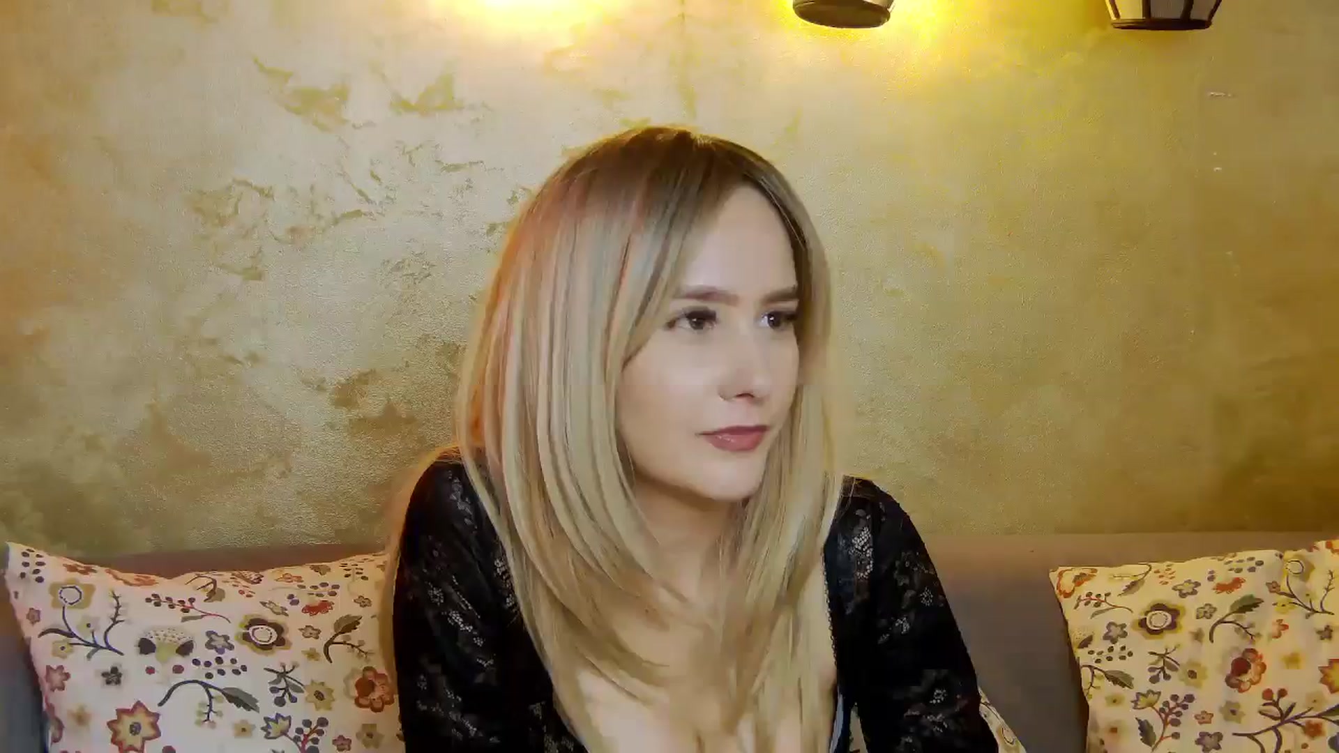 Gallery image thumbnail from Radiance's myfreecams stream on, 04/27/2025, 19:24 image 16 of 20