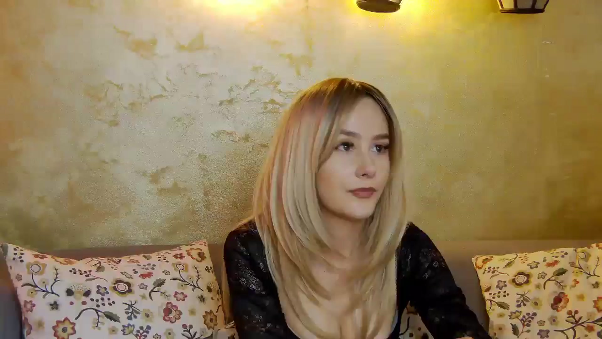 Gallery image thumbnail from Radiance's myfreecams stream on, 04/27/2025, 19:24 image 2 of 20