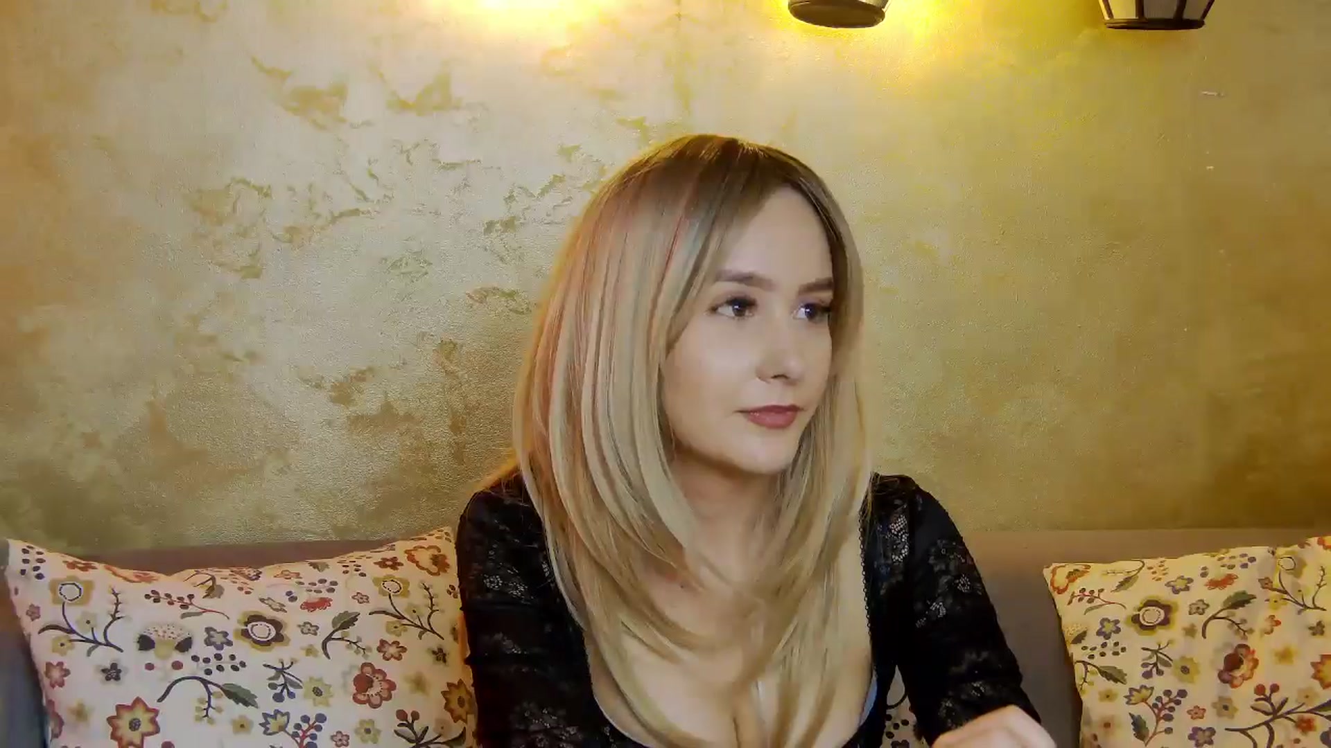 Gallery image thumbnail from Radiance's myfreecams stream on, 04/27/2025, 19:24 image 7 of 20