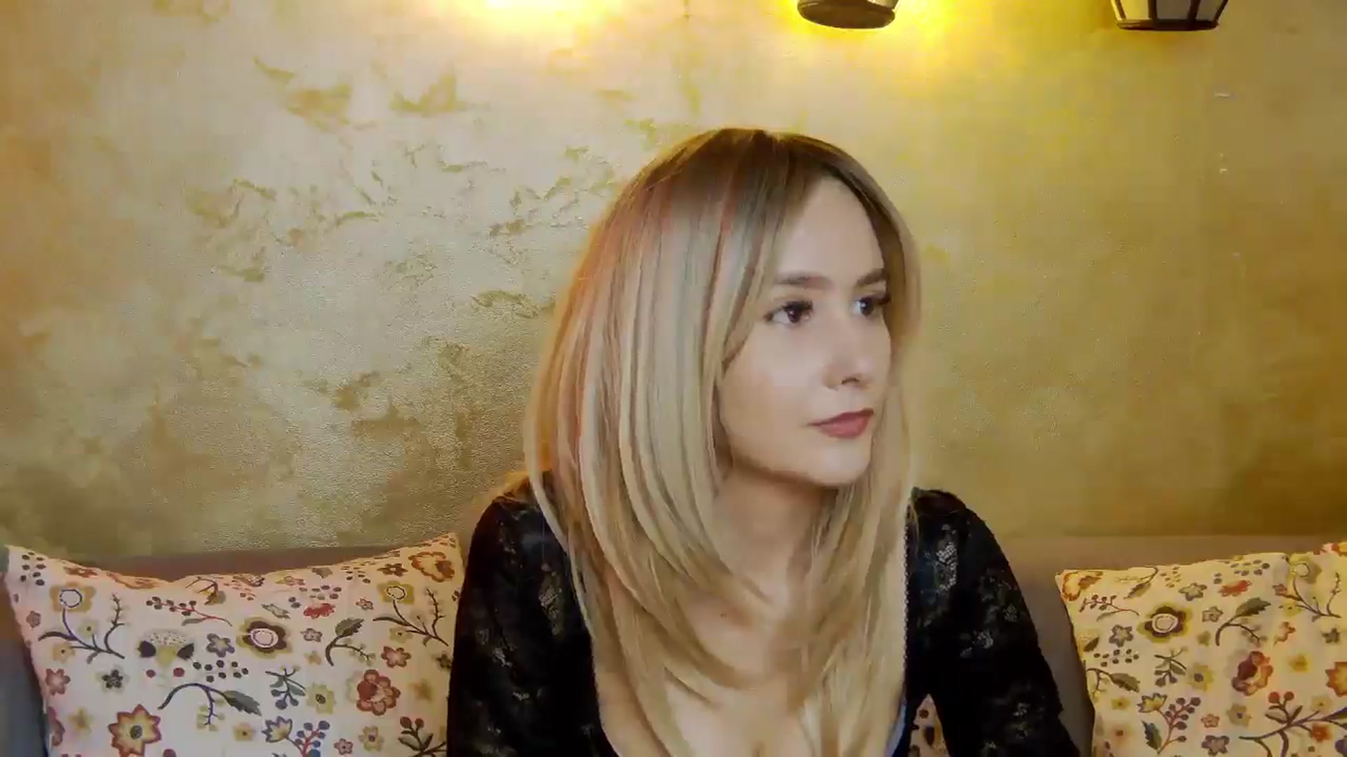 Gallery image thumbnail from Radiance's myfreecams stream on, 04/27/2025, 19:24 image 10 of 20