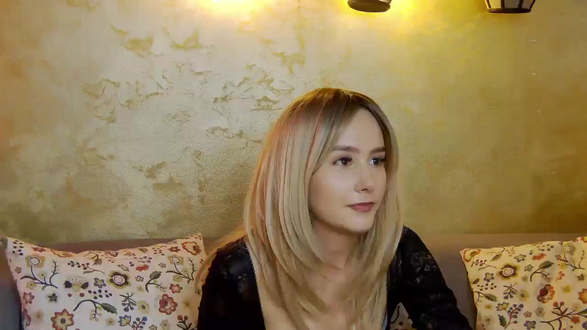 Gallery image thumbnail from Radiance's myfreecams stream on, 04/27/2025, 19:24 image 3 of 20