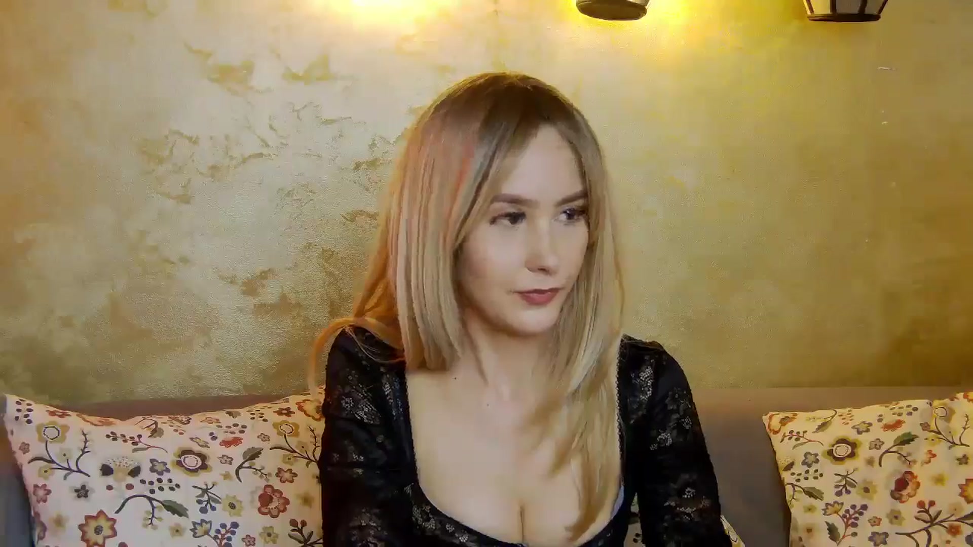Gallery image thumbnail from Radiance's myfreecams stream on, 04/27/2025, 19:24 image 20 of 20