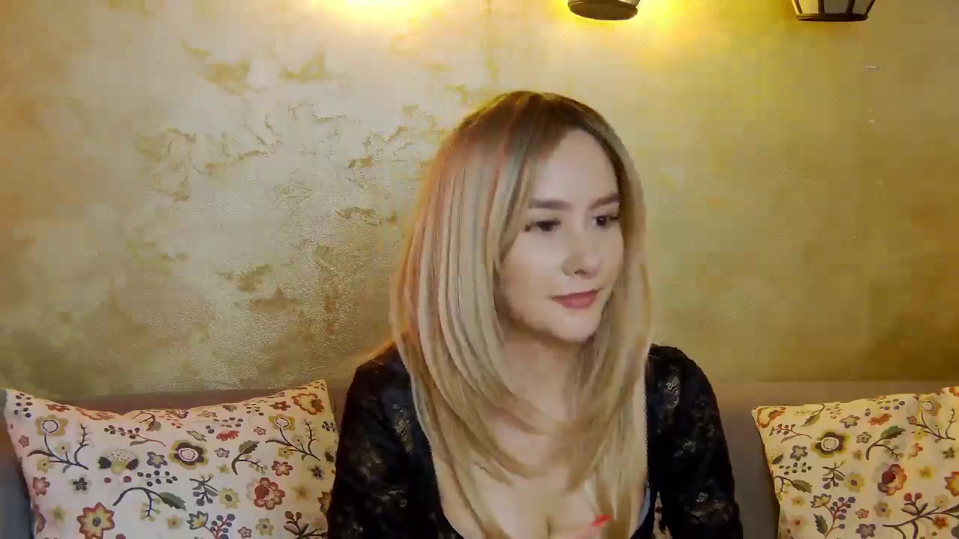 Gallery image thumbnail from Radiance's myfreecams stream on, 04/27/2025, 19:24 image 9 of 20