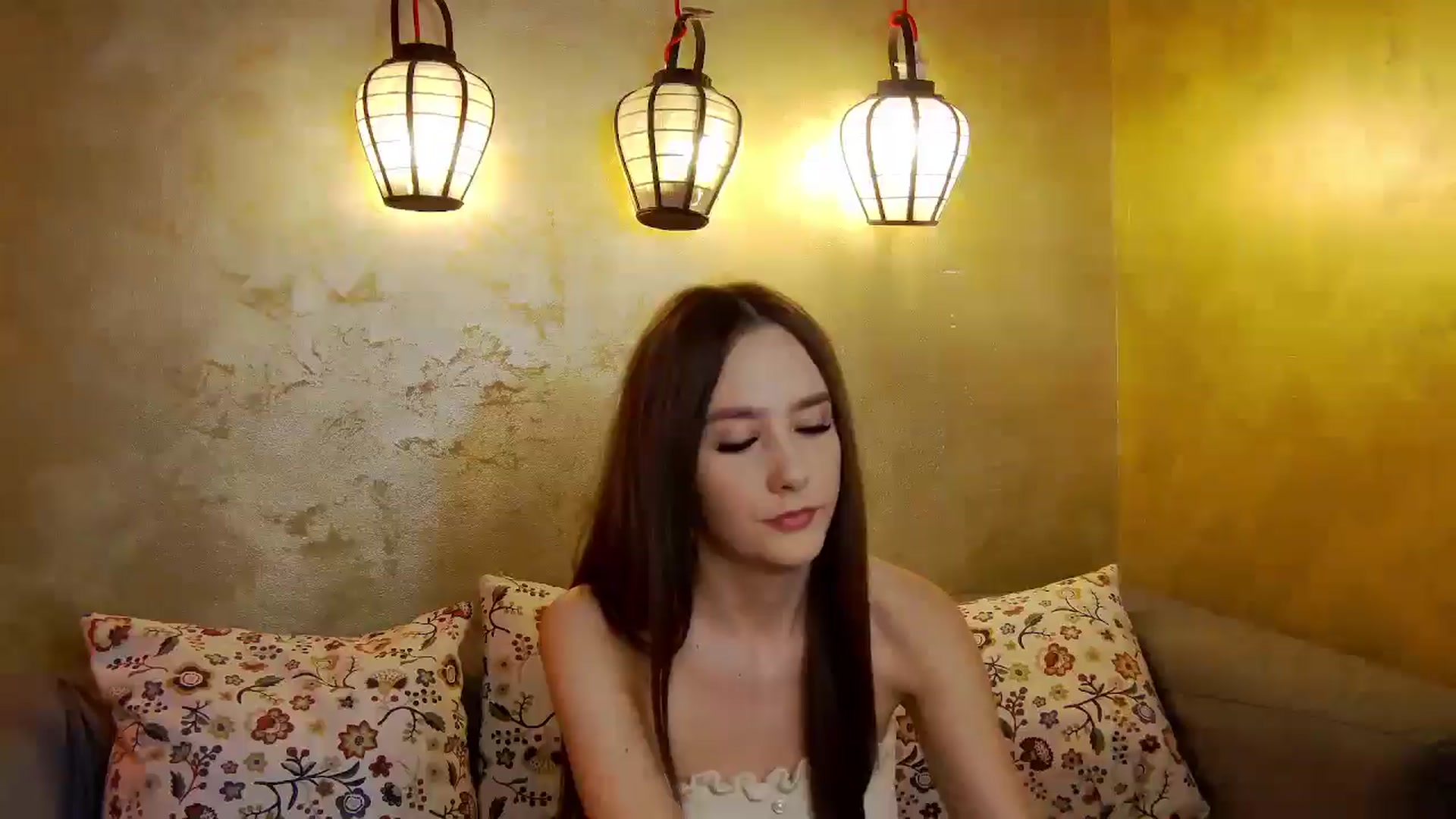 Gallery image thumbnail from Radiance's myfreecams stream on, 05/05/2025, 15:13 image 1 of 20