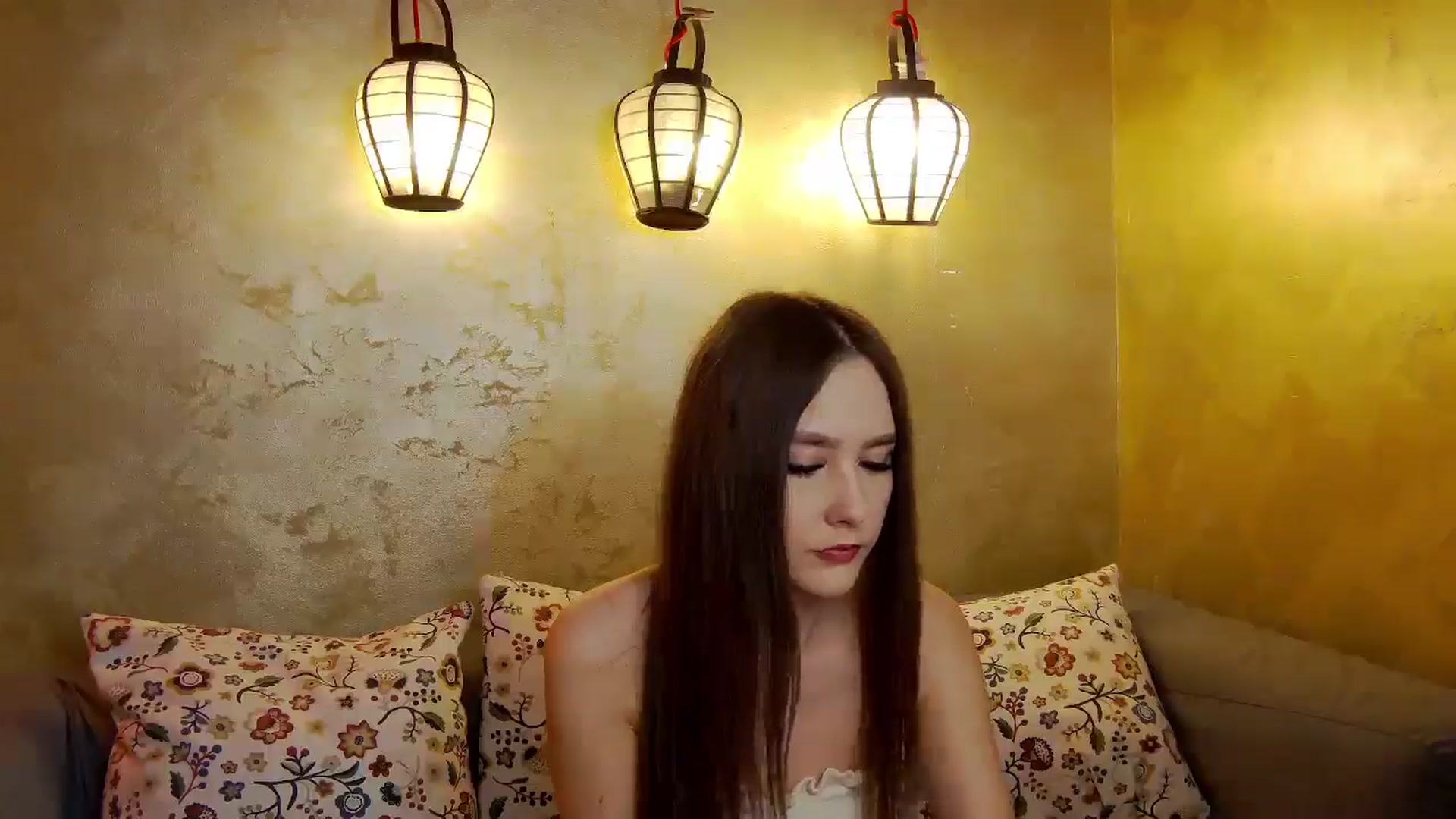 Gallery image thumbnail from Radiance's myfreecams stream on, 05/05/2025, 15:13 image 2 of 20
