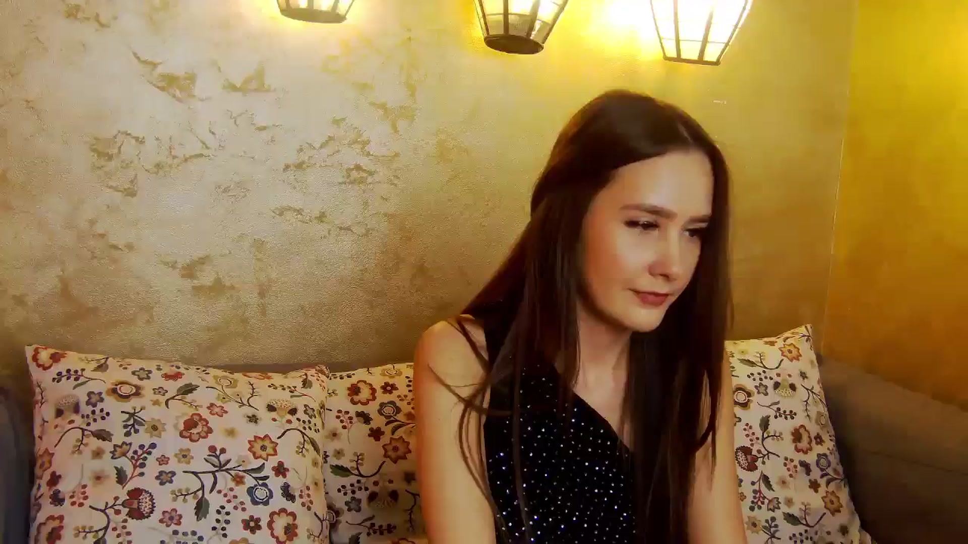 Gallery image thumbnail from Radiance's myfreecams stream on, 05/14/2025, 17:30 image 11 of 20