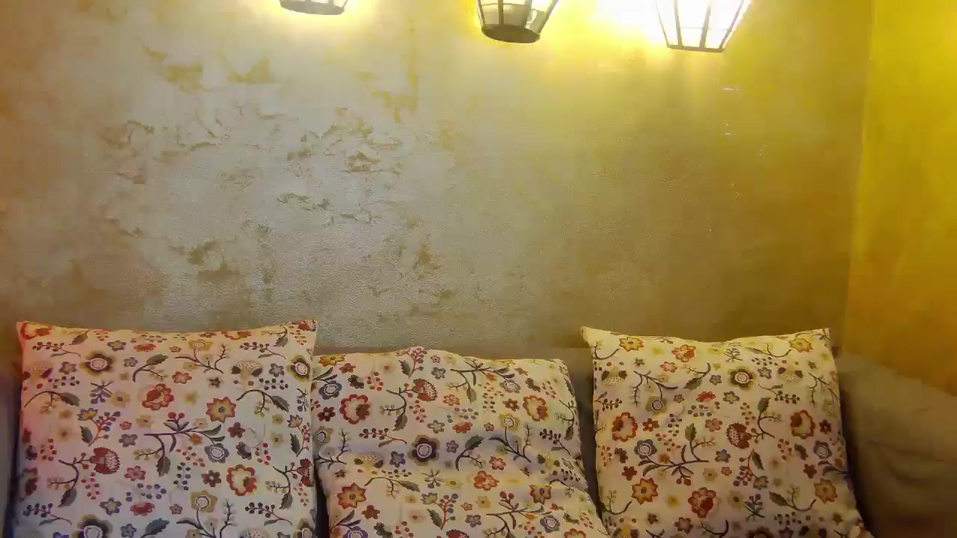 Gallery image thumbnail from Radiance's myfreecams stream on, 05/16/2025, 14:37 image 4 of 20