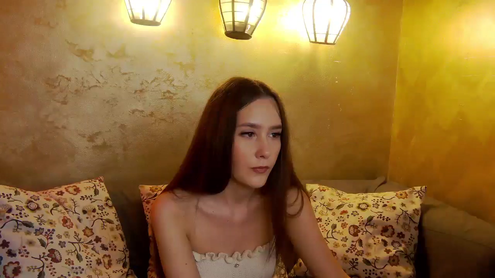 Gallery image thumbnail from Radiance's myfreecams stream on, 05/18/2025, 14:37 image 16 of 20