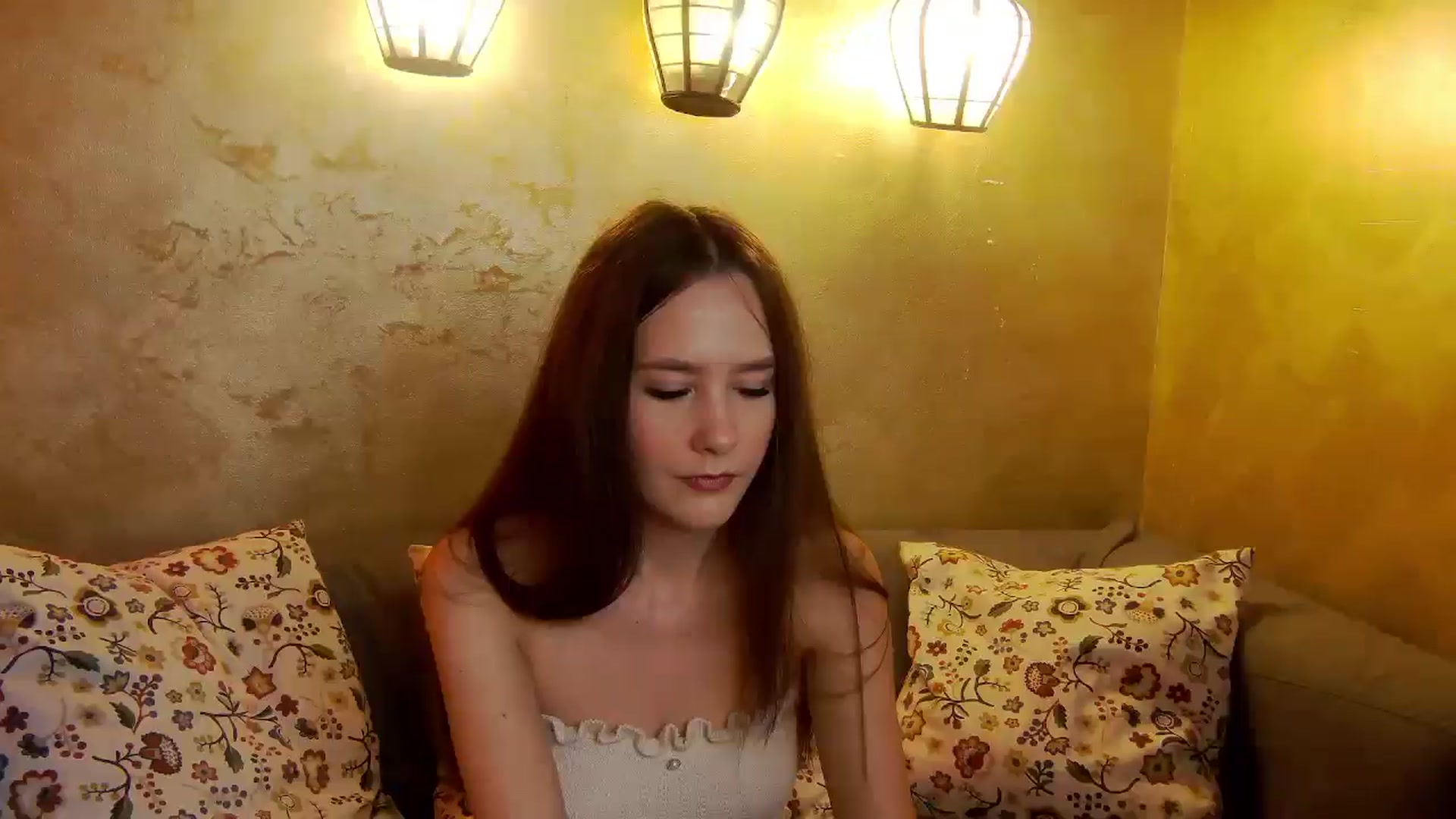 Gallery image thumbnail from Radiance's myfreecams stream on, 05/18/2025, 14:37 image 18 of 20